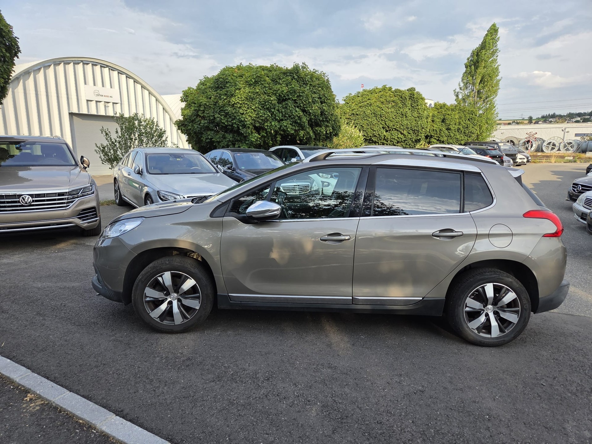 PEUGEOT 2008 1.2 PureTech Allure-image-1
