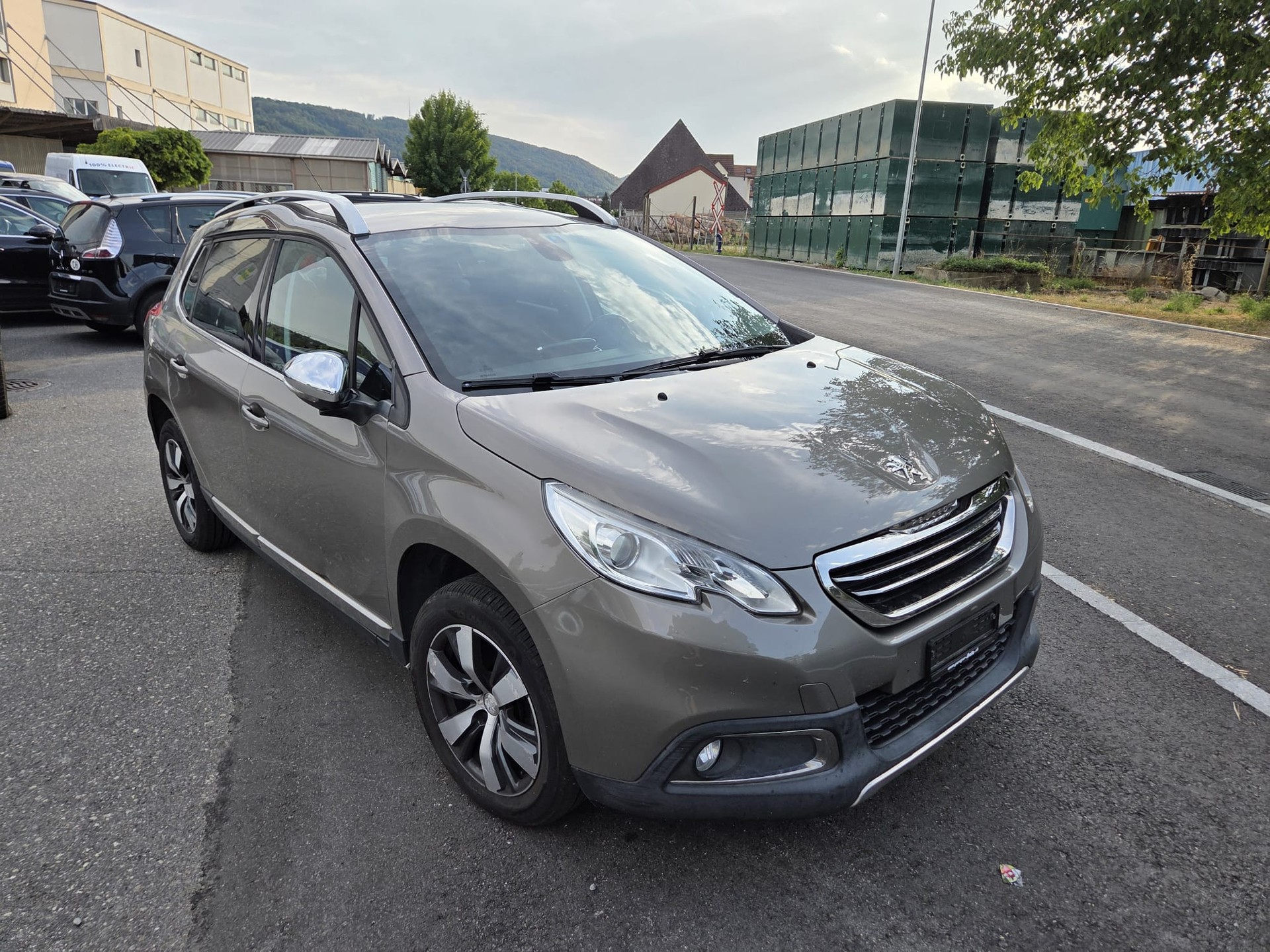 PEUGEOT 2008 1.2 PureTech Allure-image-6