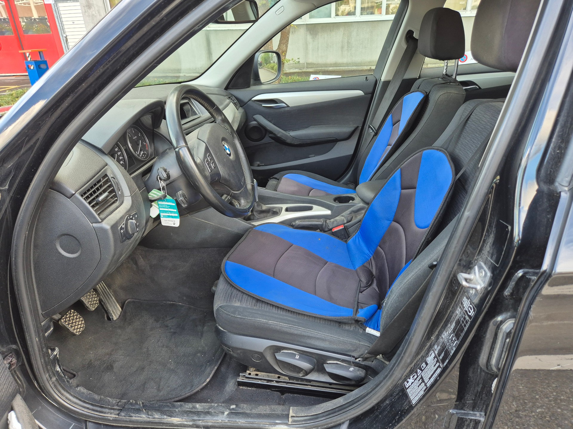 BMW X1 xDrive 18d-image-10