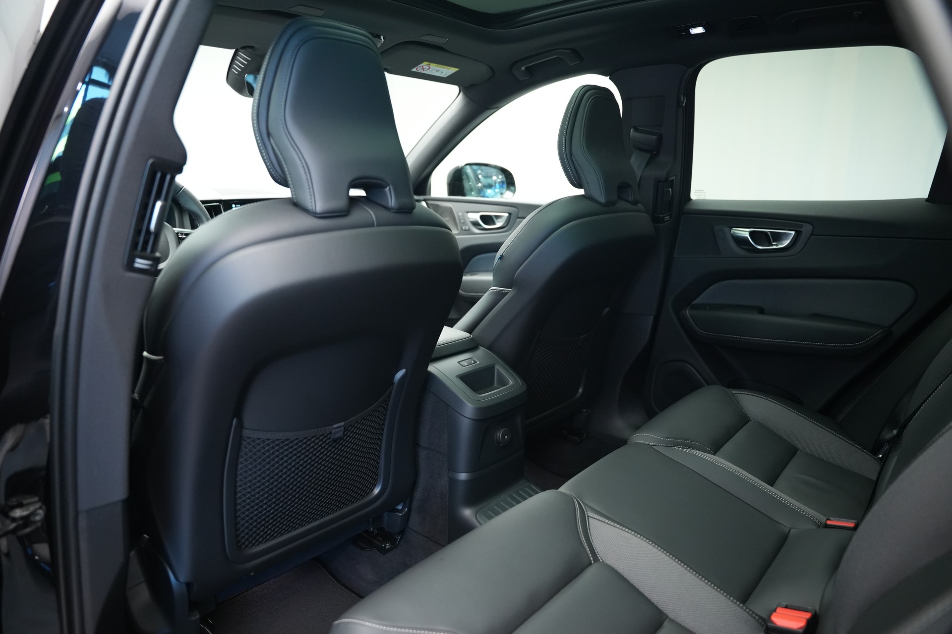 VOLVO XC60 T6 eAWD PluginHybrid Geartronic Black Edition Plus *Head-Up*-image-15