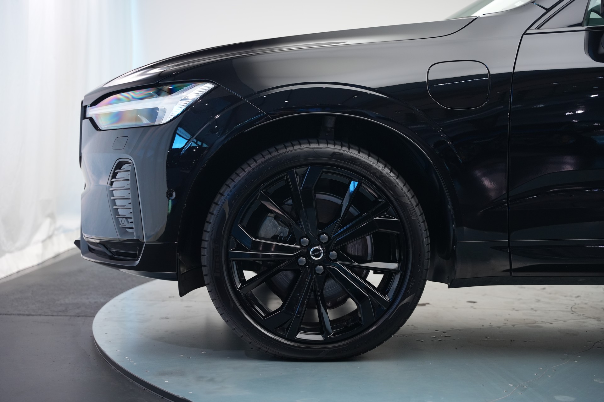VOLVO XC60 T6 eAWD PluginHybrid Geartronic Black Edition Plus *Head-Up*-image-45