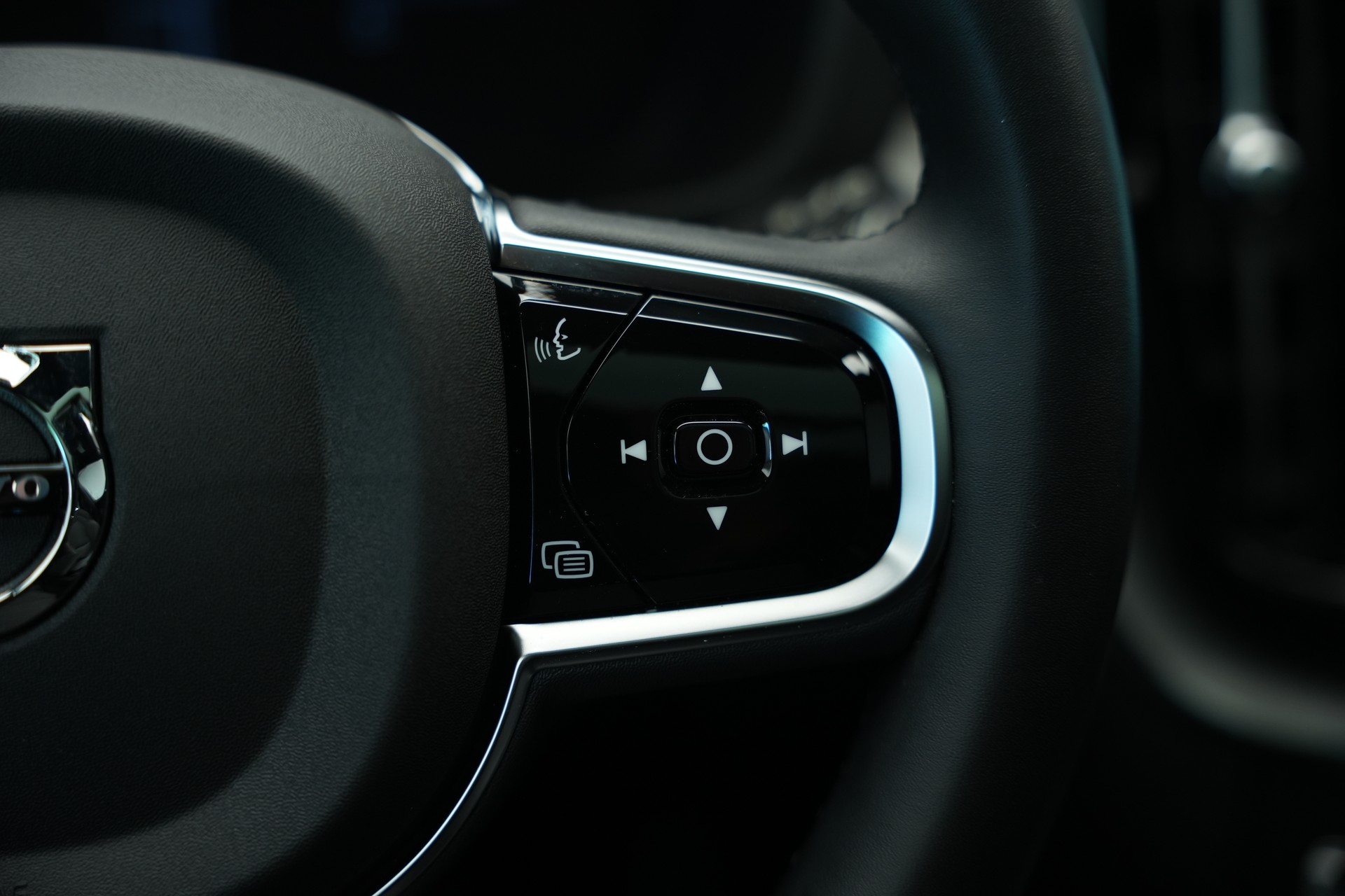 VOLVO XC60 T6 eAWD PluginHybrid Geartronic Black Edition Plus *Head-Up*-image-38
