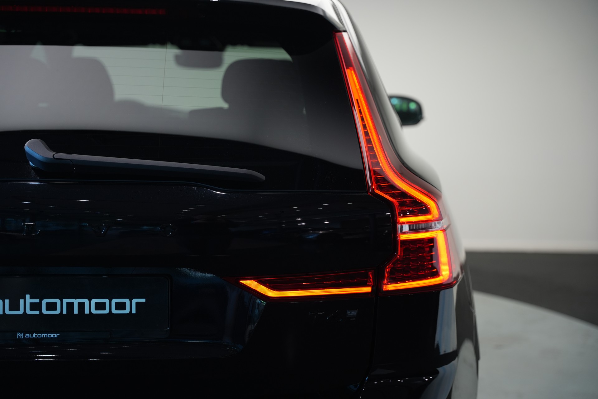VOLVO XC60 T6 eAWD PluginHybrid Geartronic Black Edition Plus *Head-Up*-image-42