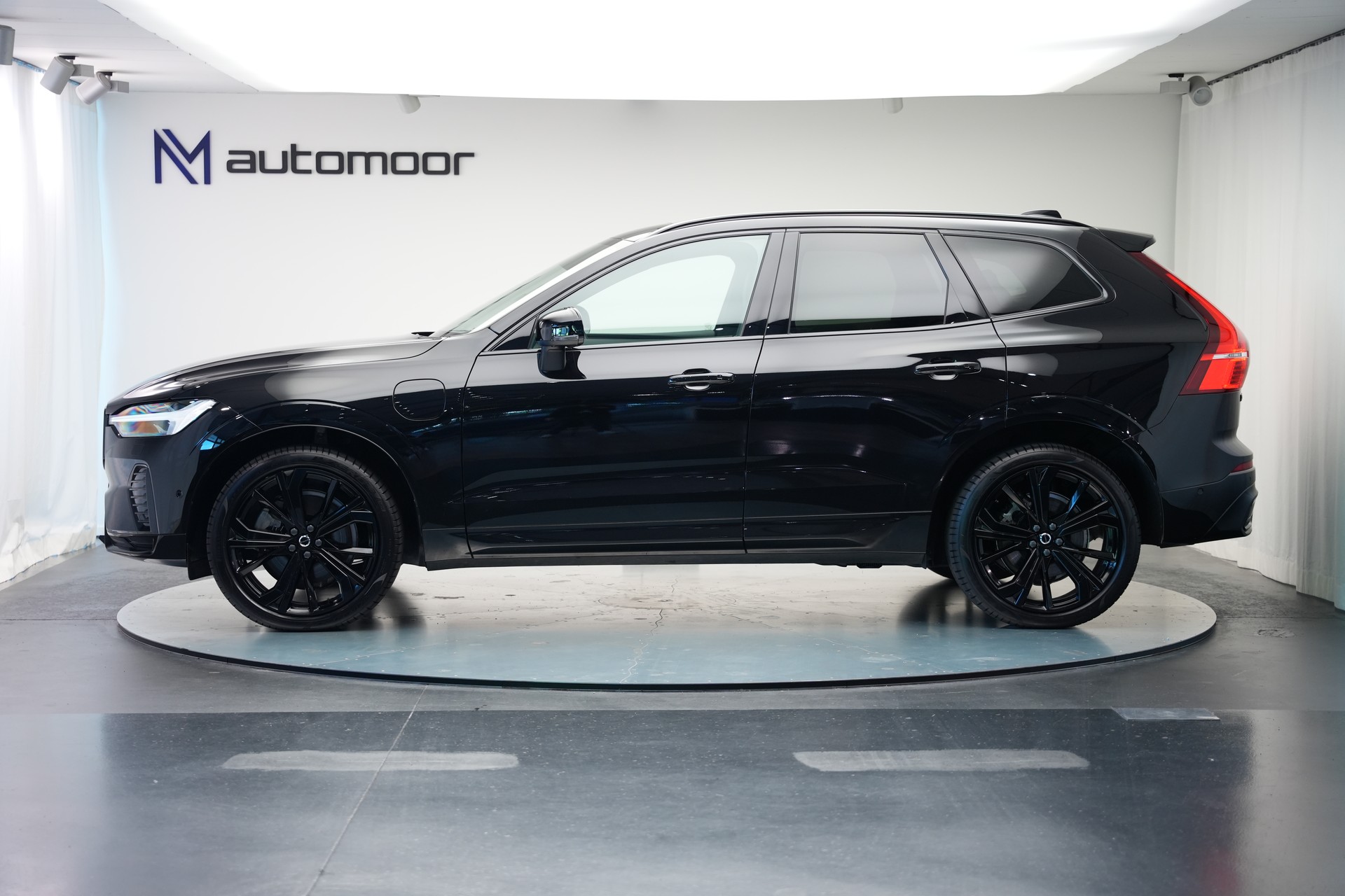 VOLVO XC60 T6 eAWD PluginHybrid Geartronic Black Edition Plus *Head-Up*-image-7