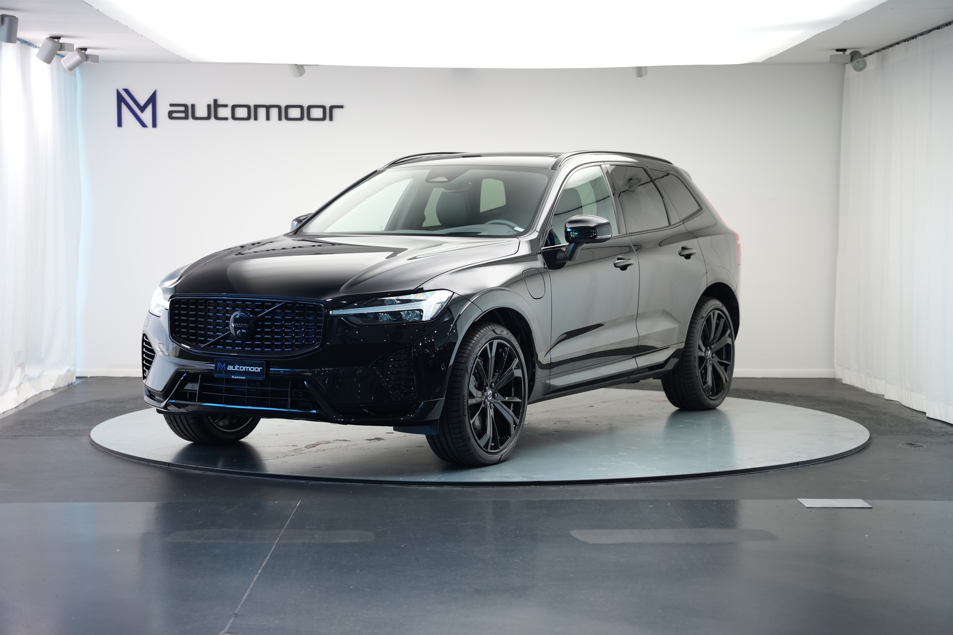 VOLVO XC60 T6 eAWD PluginHybrid Geartronic Black Edition Plus *Head-Up*-image-0