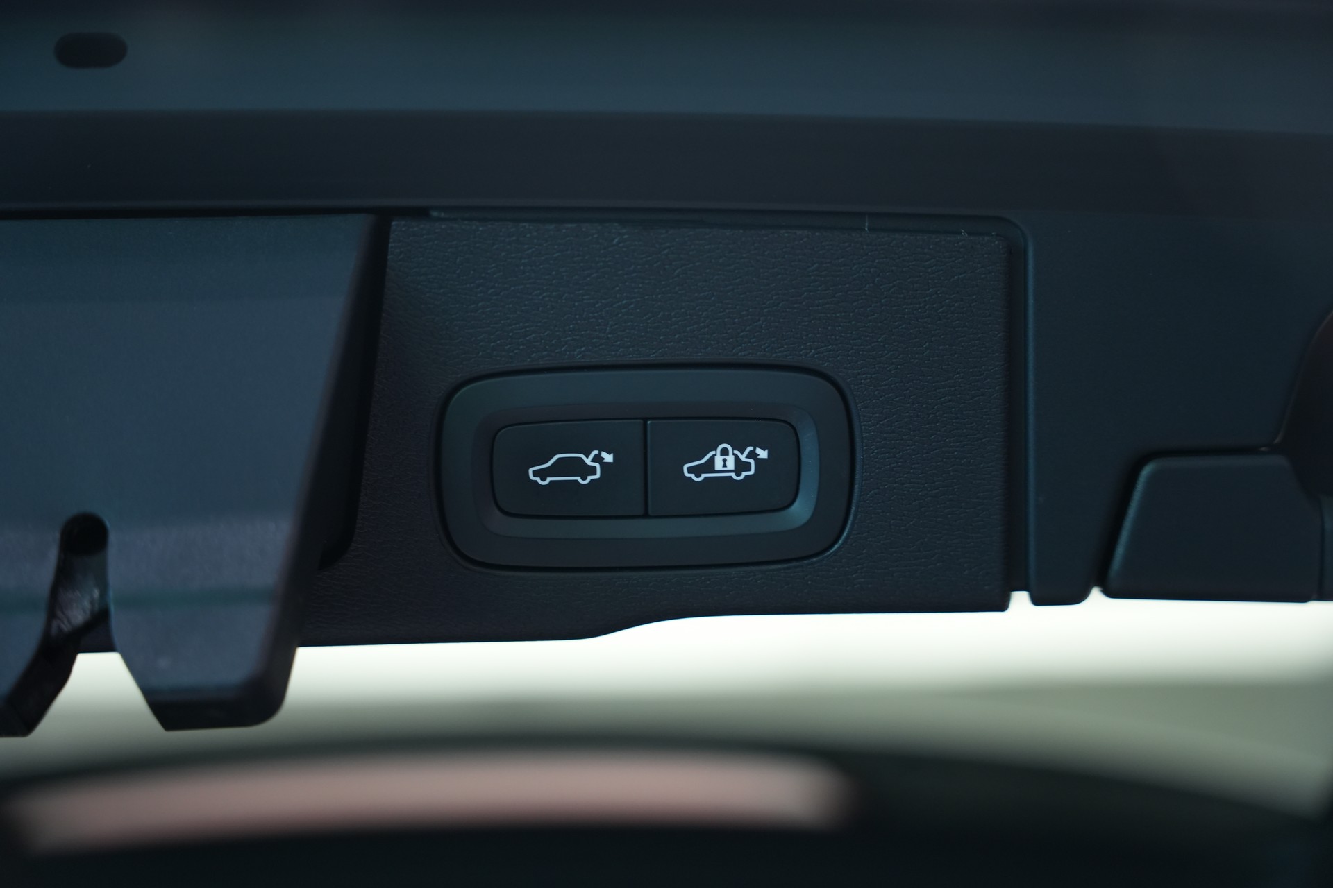 VOLVO XC60 T6 eAWD PluginHybrid Geartronic Black Edition Plus *Head-Up*-image-41