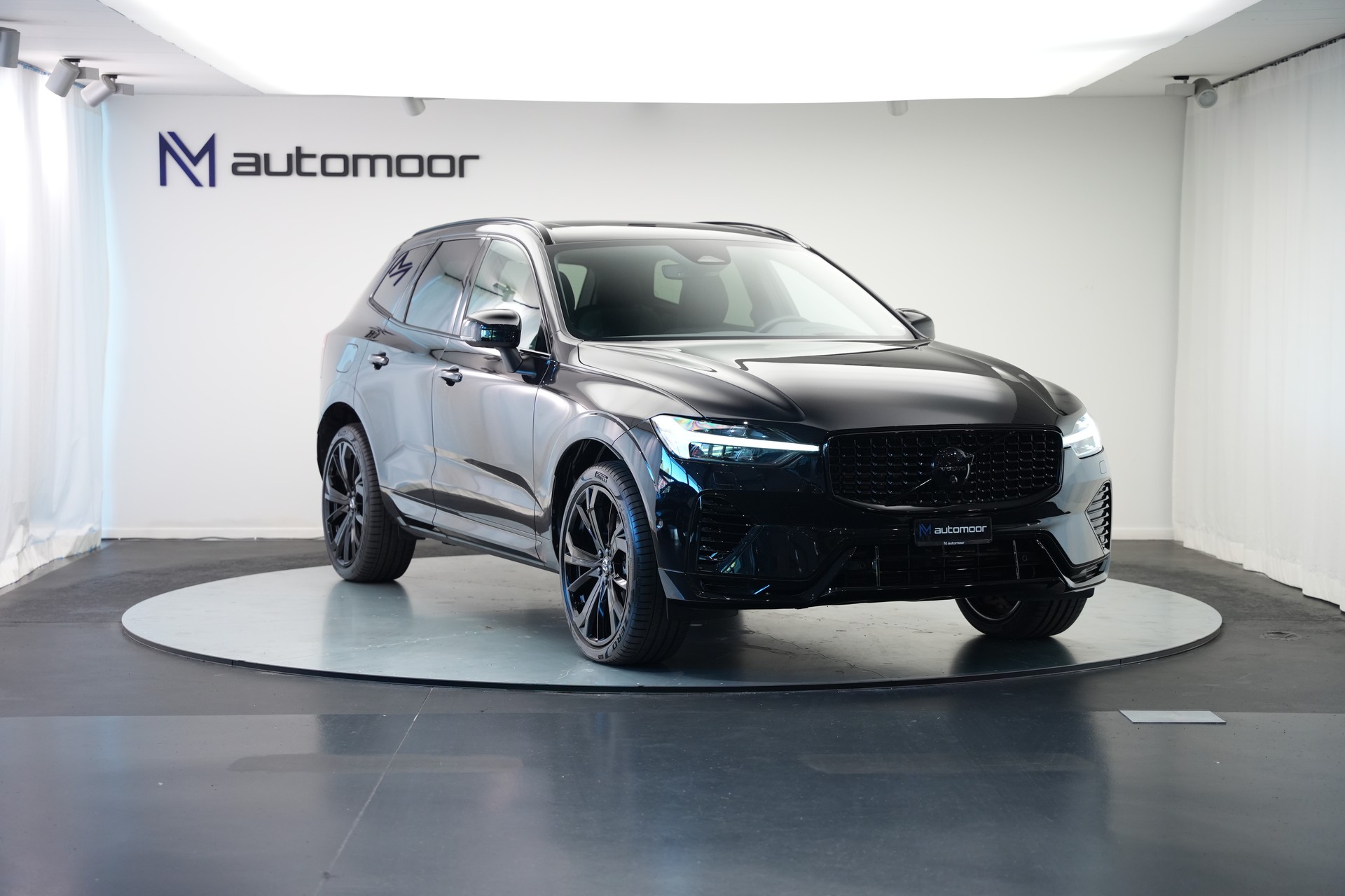 VOLVO XC60 T6 eAWD PluginHybrid Geartronic Black Edition Plus *Head-Up*-image-2