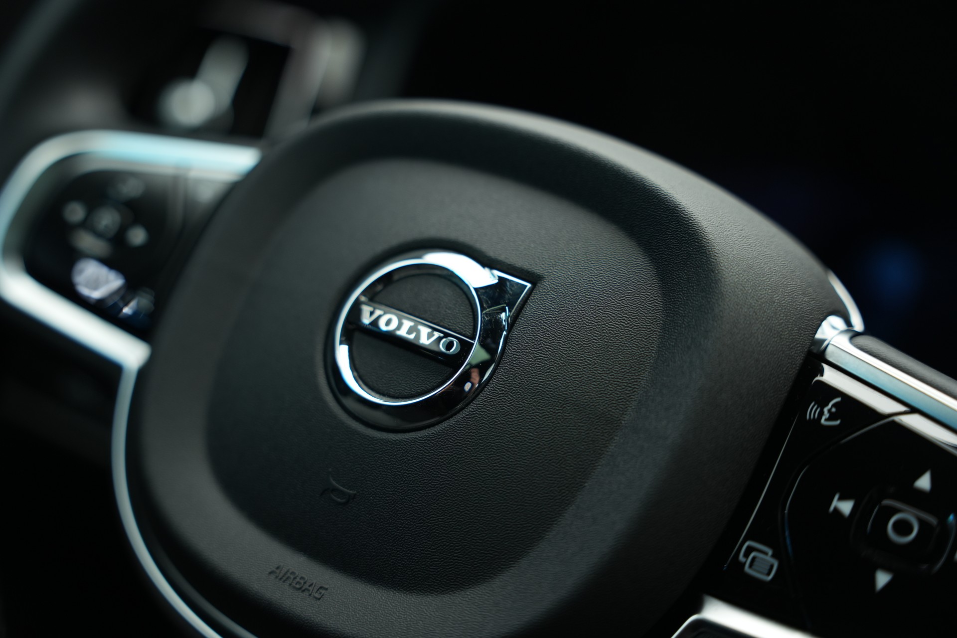 VOLVO XC60 T6 eAWD PluginHybrid Geartronic Black Edition Plus *Head-Up*-image-36