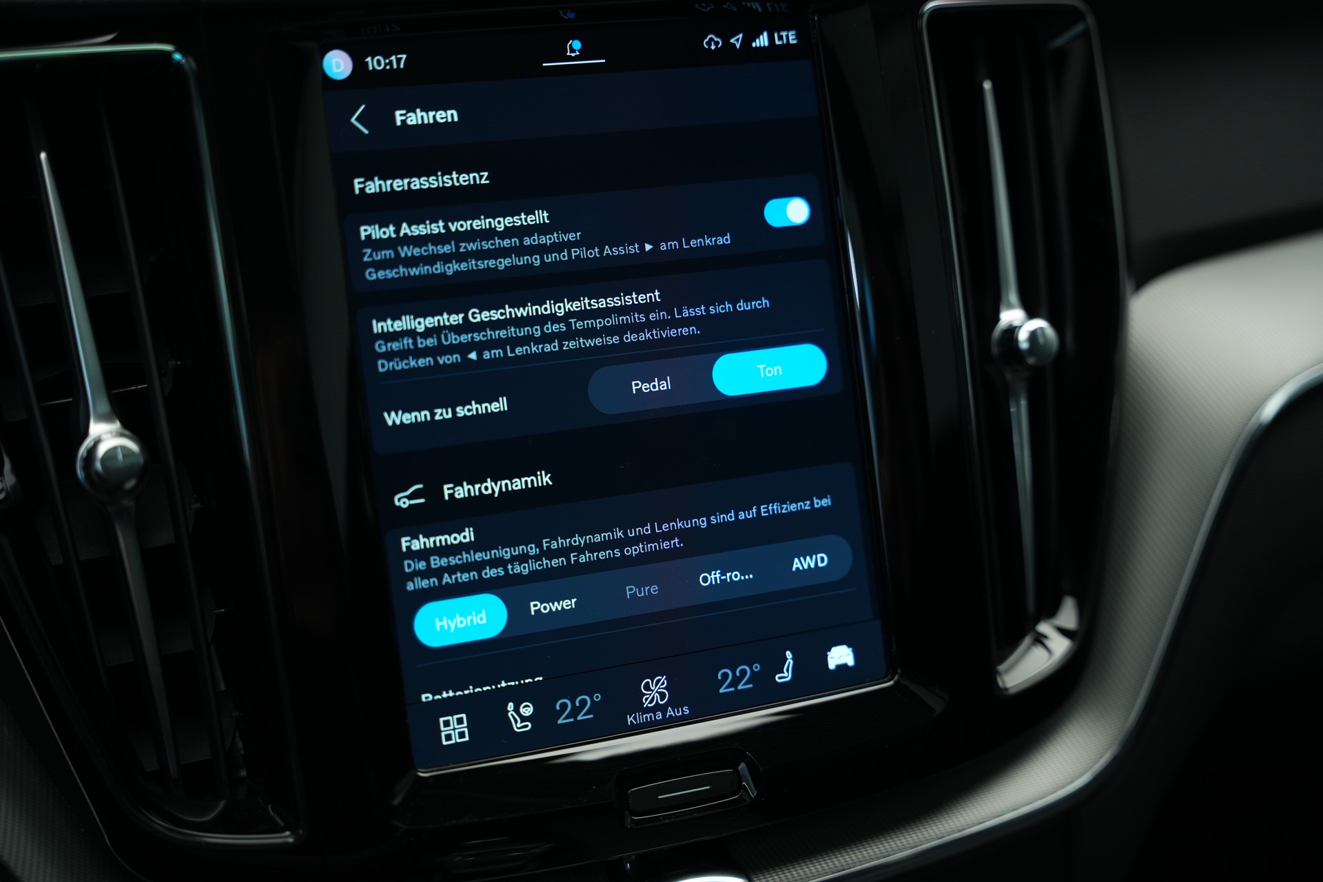 VOLVO XC60 T6 eAWD PluginHybrid Geartronic Black Edition Plus *Head-Up*-image-20
