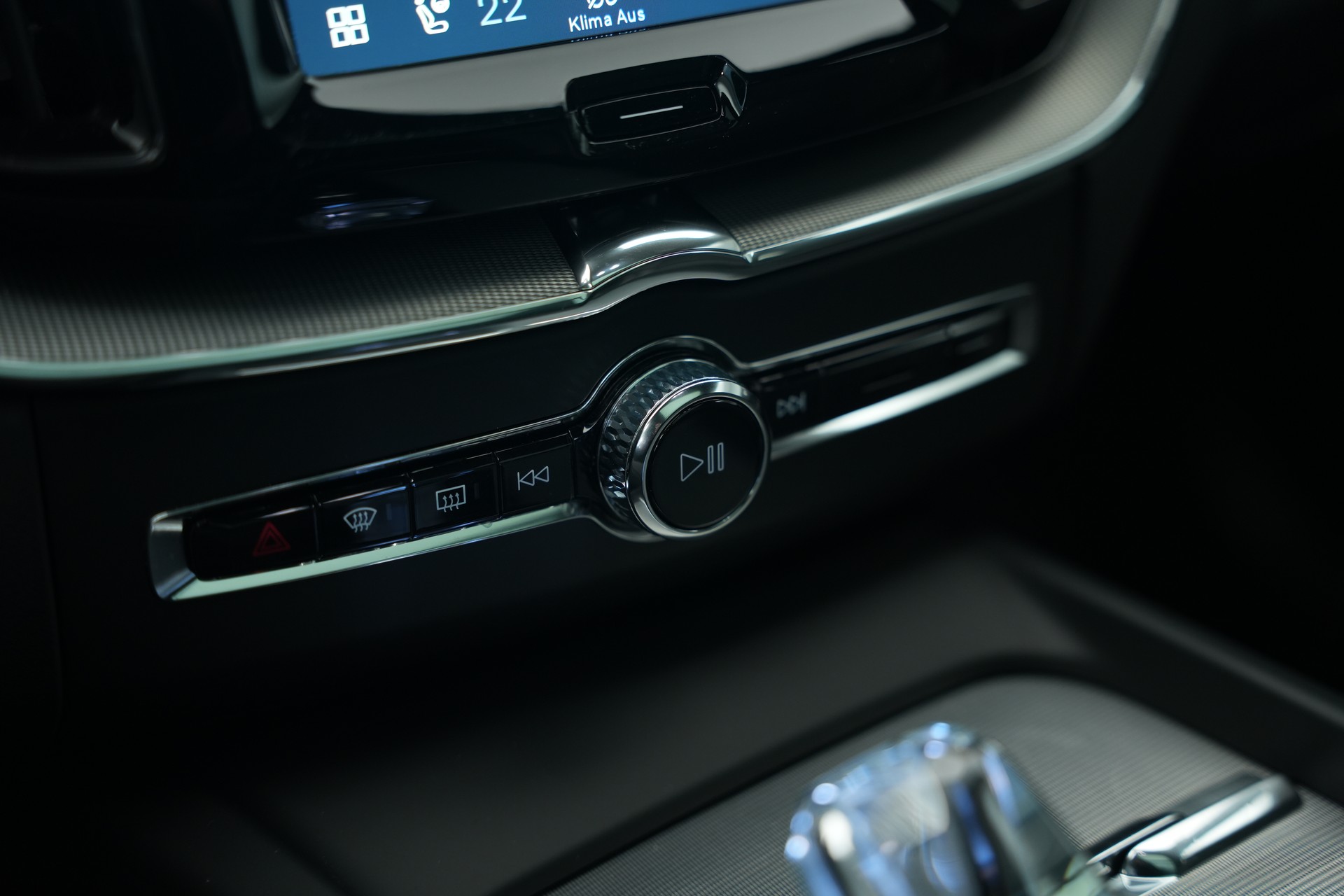 VOLVO XC60 T6 eAWD PluginHybrid Geartronic Black Edition Plus *Head-Up*-image-35