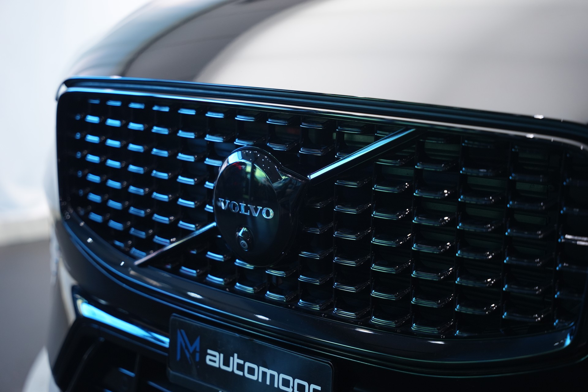 VOLVO XC60 T6 eAWD PluginHybrid Geartronic Black Edition Plus *Head-Up*-image-50