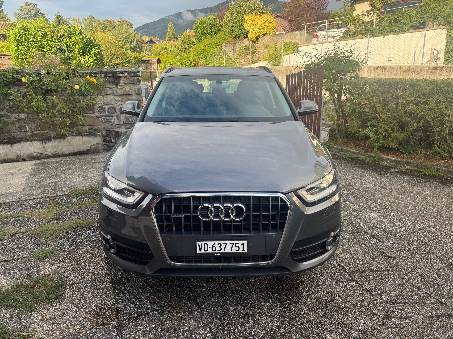 AUDI Q3 2.0 TFSI quattro S-tronic-image-2