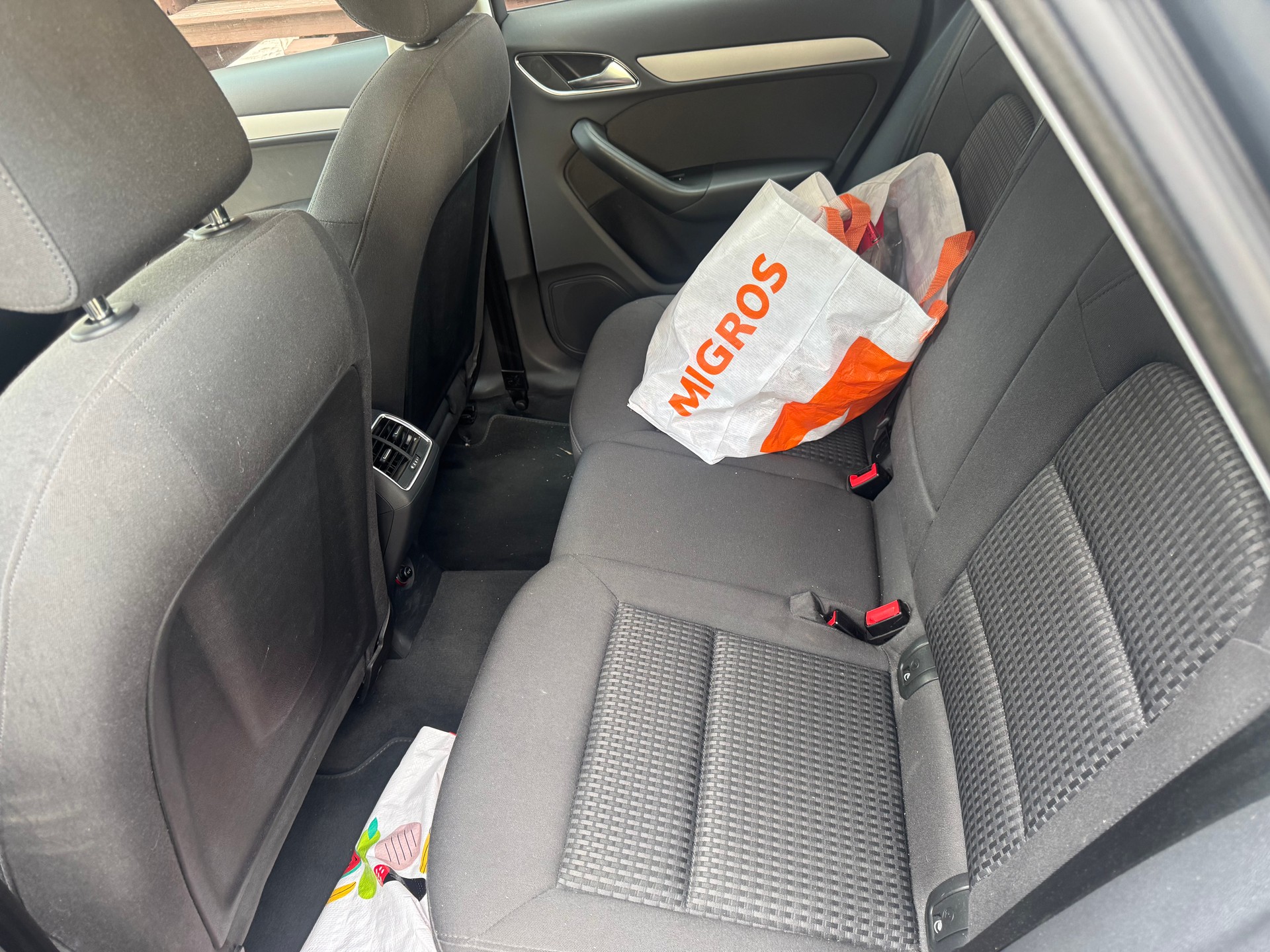 AUDI Q3 2.0 TFSI quattro S-tronic-image-10