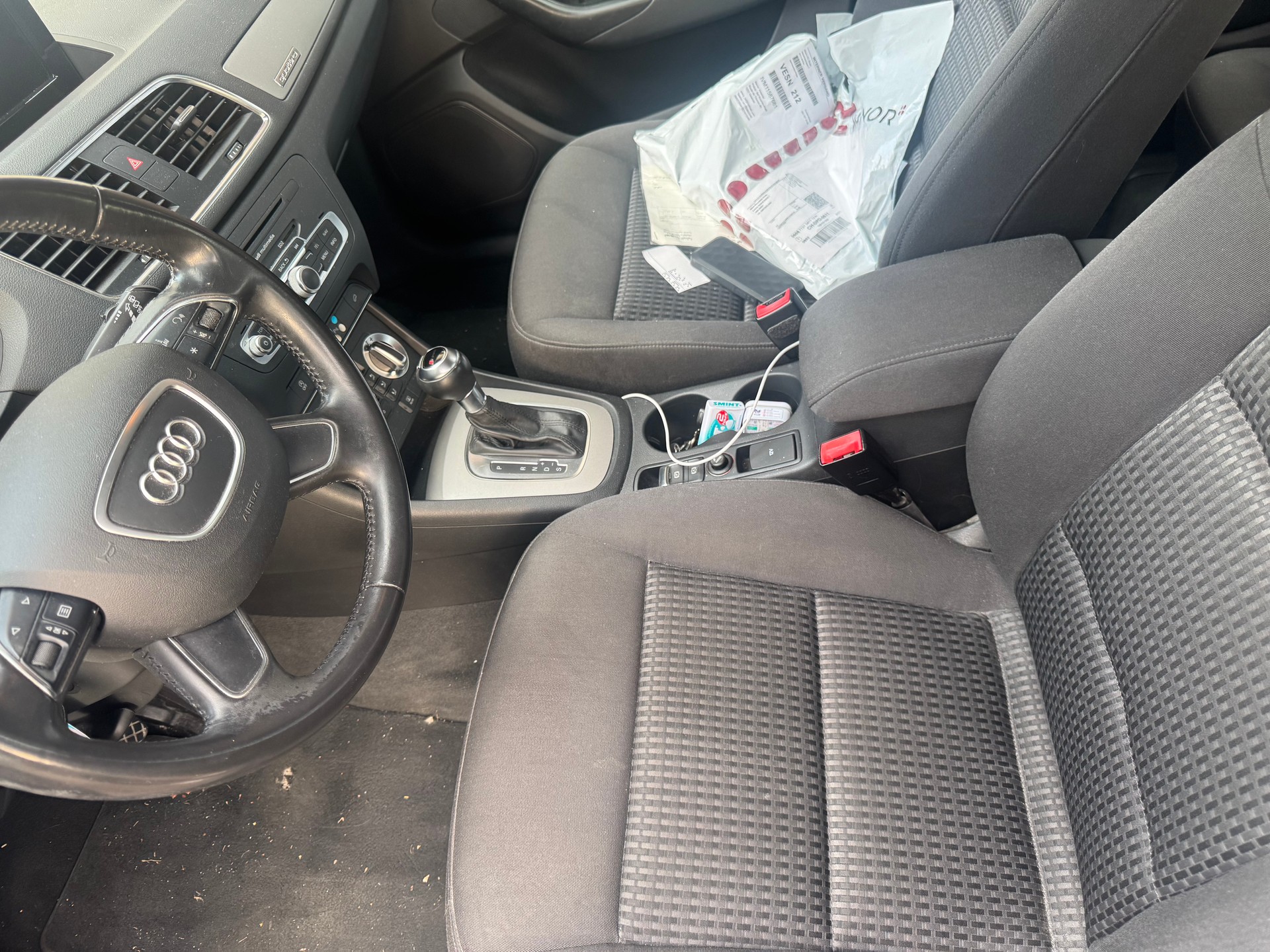 AUDI Q3 2.0 TFSI quattro S-tronic-image-8