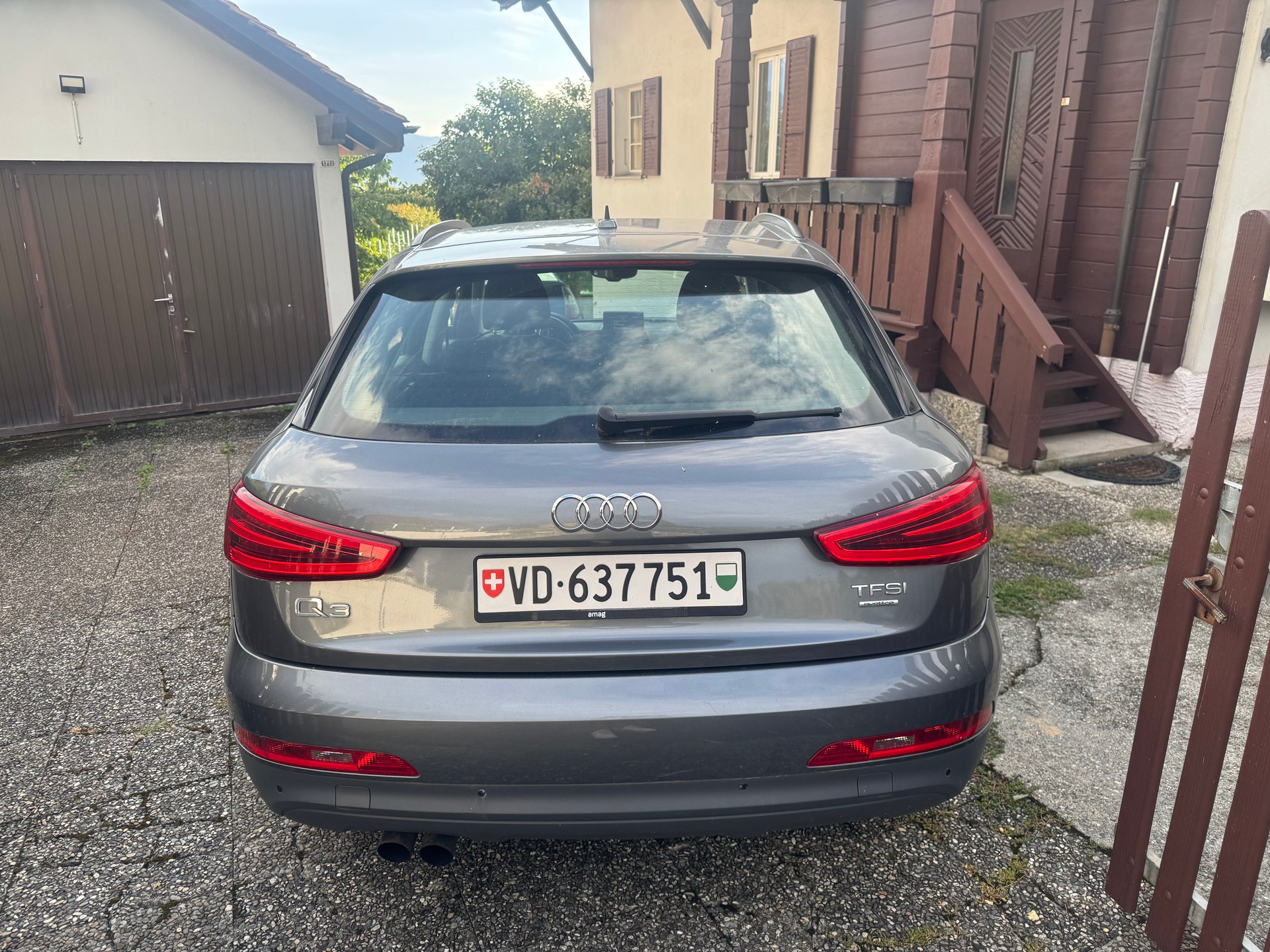 AUDI Q3 2.0 TFSI quattro S-tronic-image-5