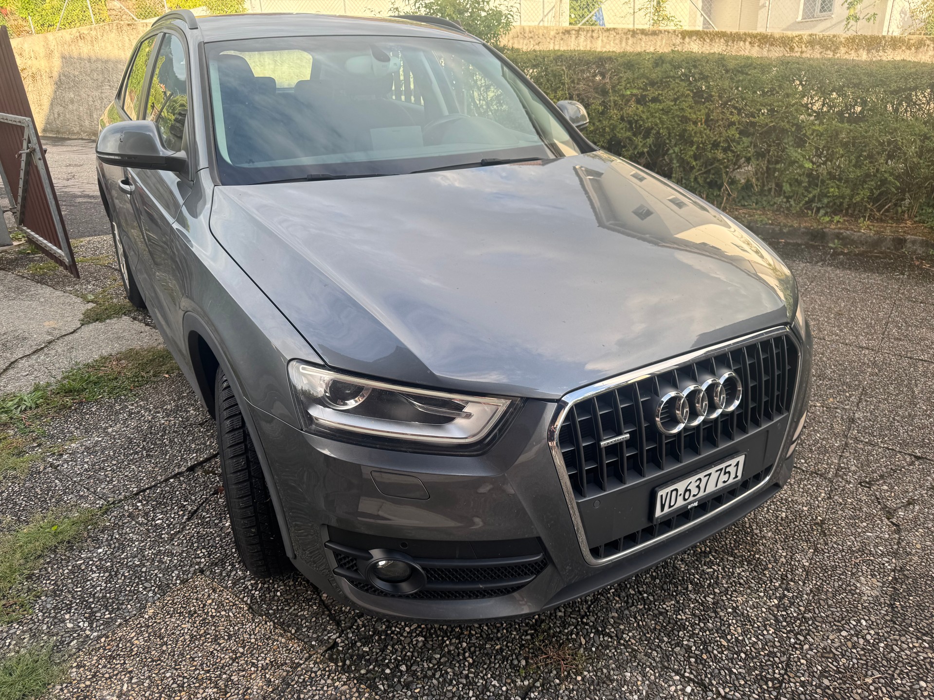 AUDI Q3 2.0 TFSI quattro S-tronic-image-1