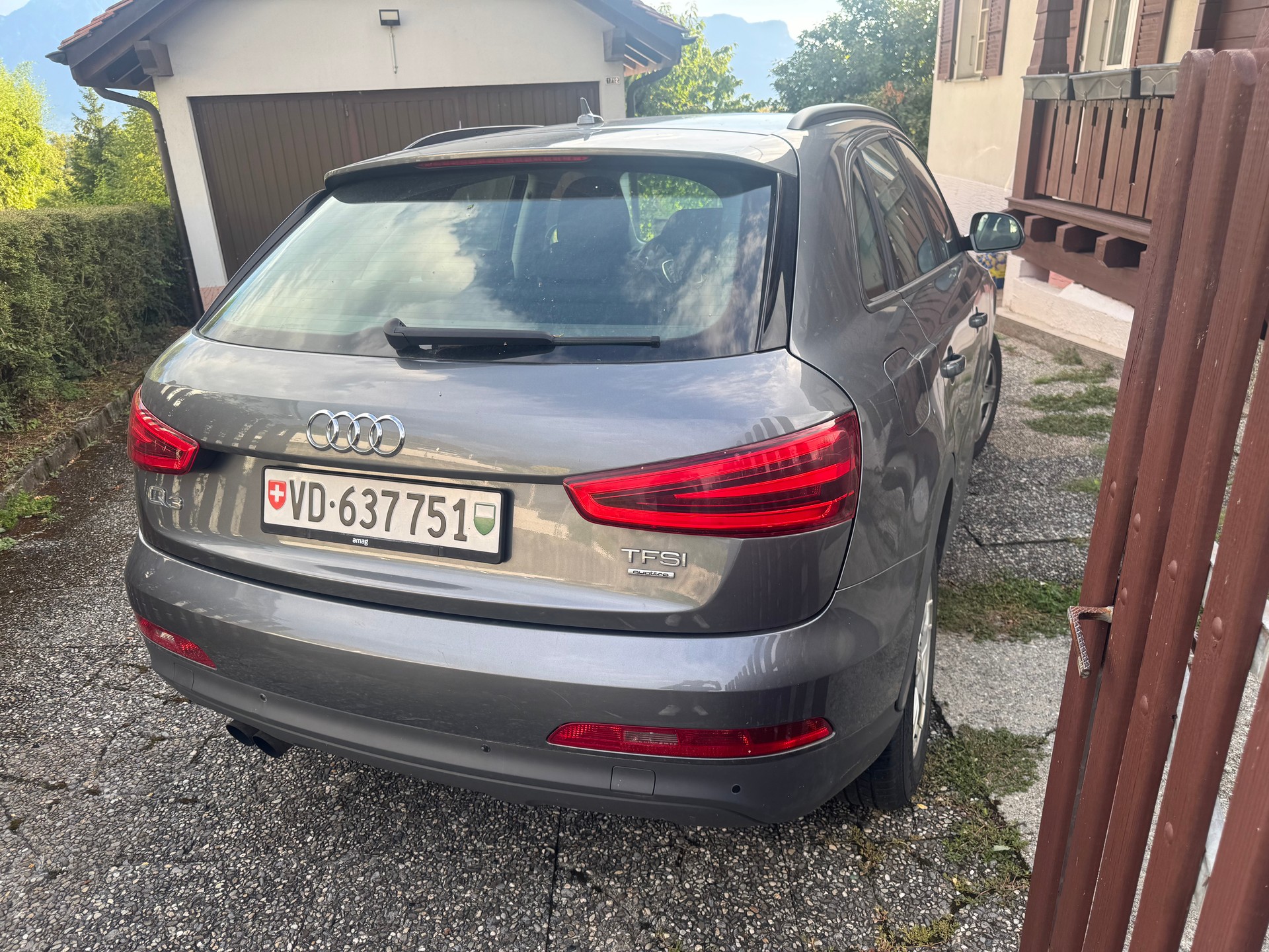 AUDI Q3 2.0 TFSI quattro S-tronic-image-4