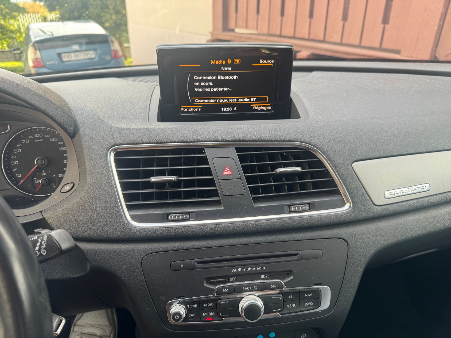 AUDI Q3 2.0 TFSI quattro S-tronic-image-11