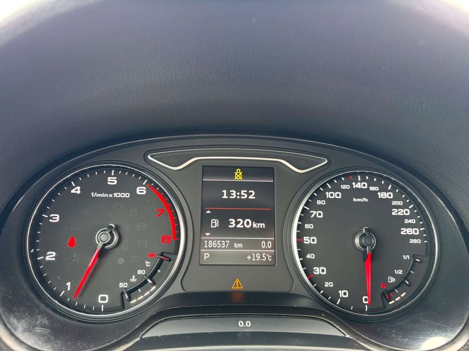 AUDI A3 Sportback 1.4 TFSI Ambiente S-tronic-image-10