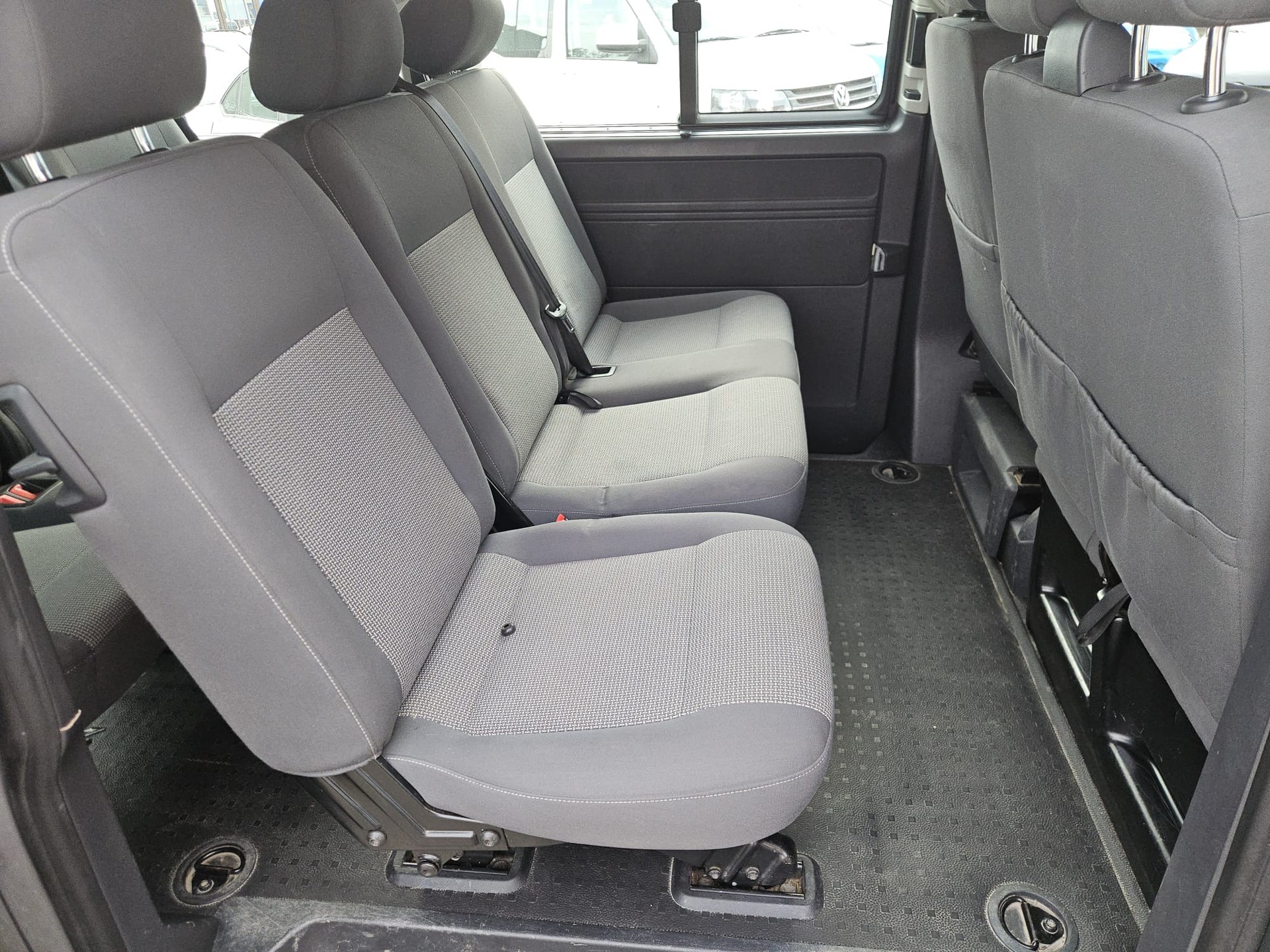 VW T5 Caravelle Comfortline 2.0 TDI CR 4Motion-image-9
