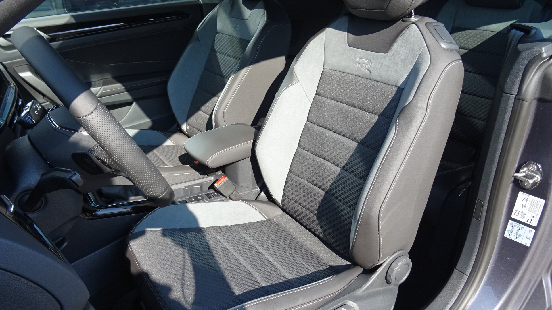 VW T-Roc Cabriolet 1.5 TSI EVO R-Line DSG-image-2