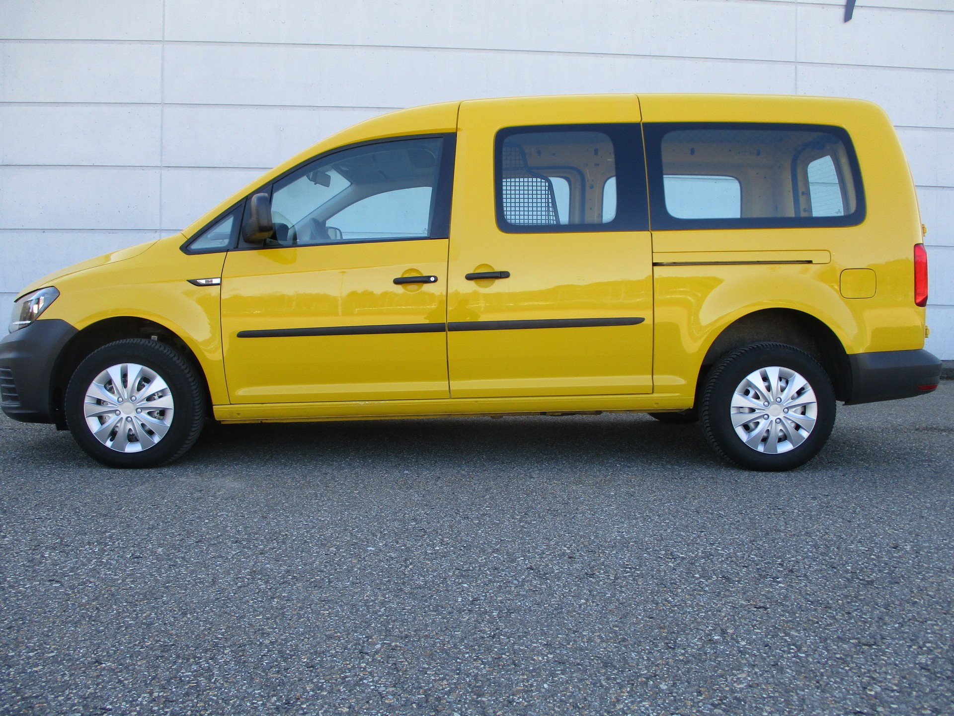 VW Caddy Maxi 2.0TDI 4Motion BlueMotion Technology-image-1