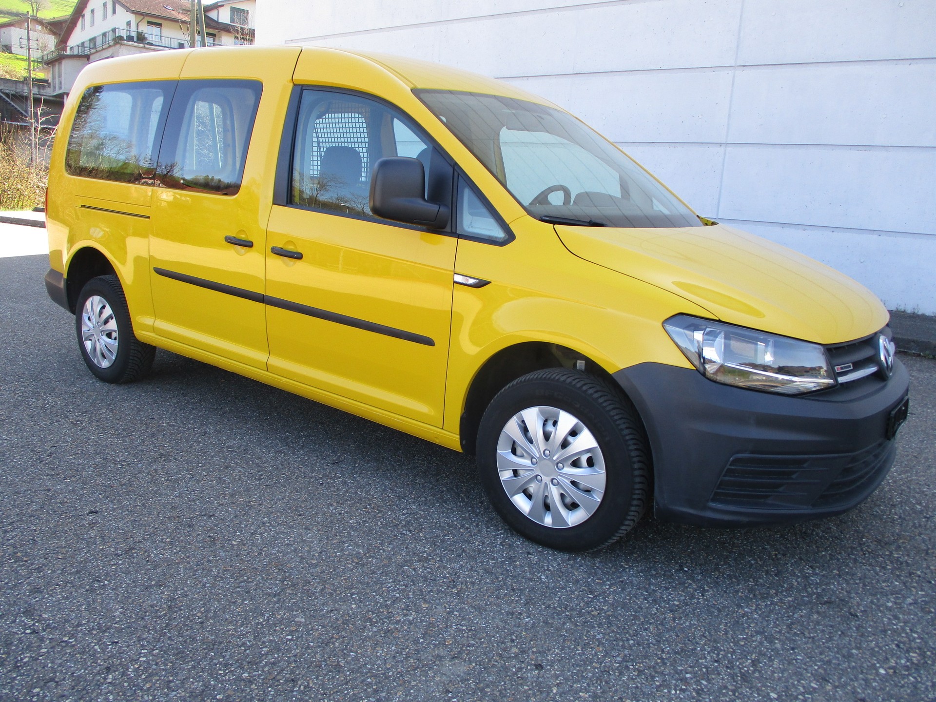 VW Caddy Maxi 2.0TDI 4Motion BlueMotion Technology-image-5