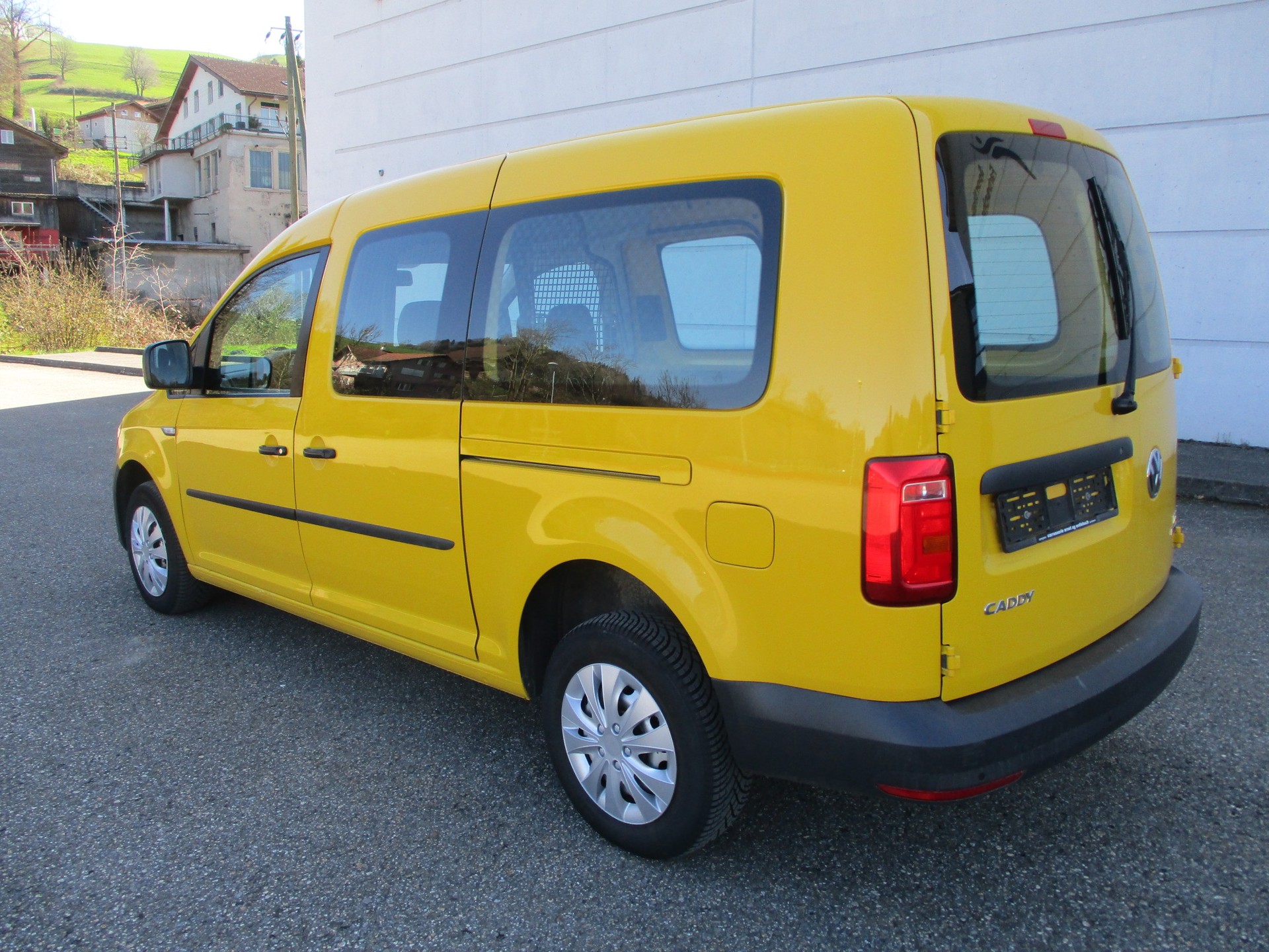 VW Caddy Maxi 2.0TDI 4Motion BlueMotion Technology-image-2