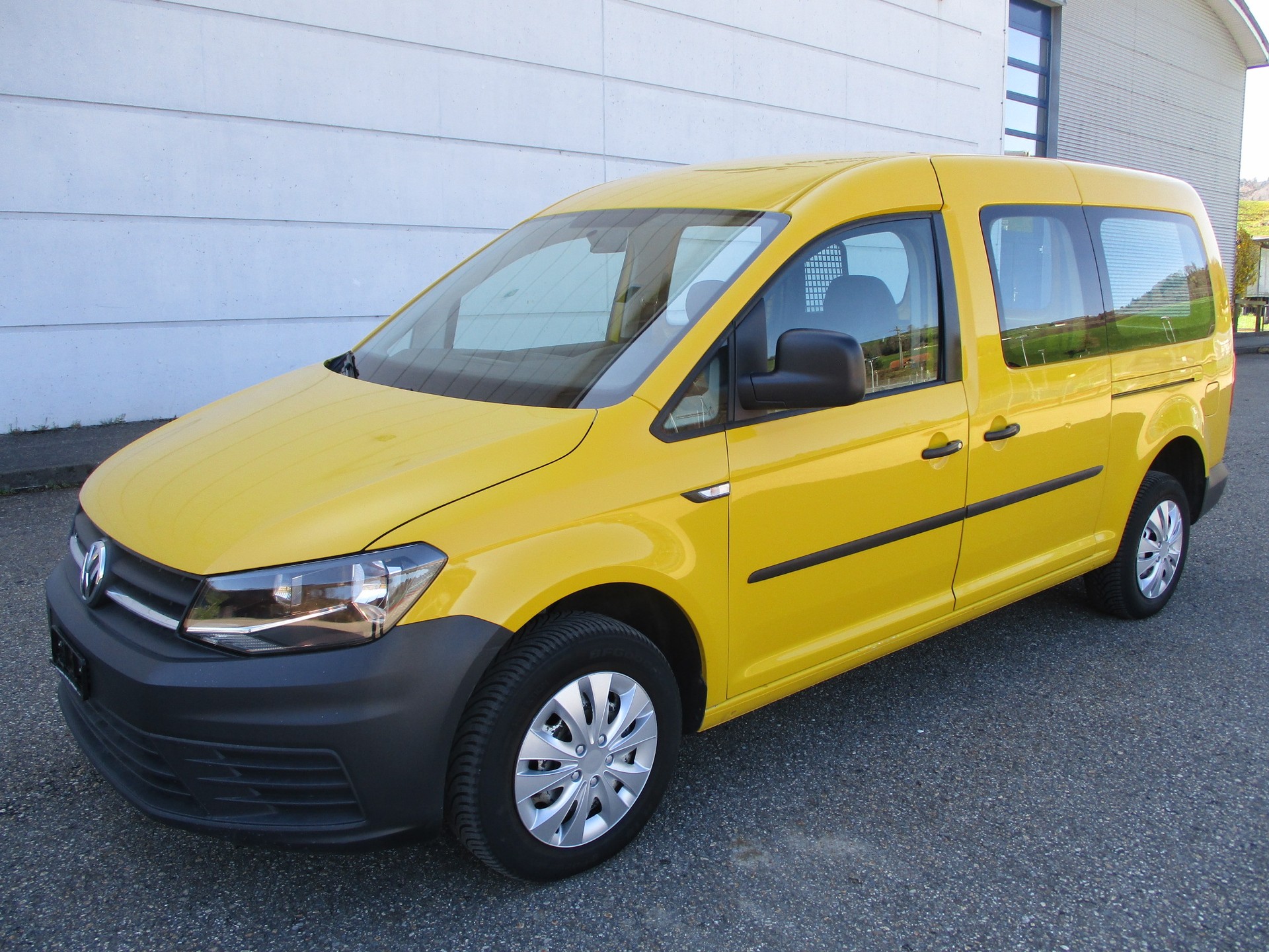 VW Caddy Maxi 2.0TDI 4Motion BlueMotion Technology-image-0