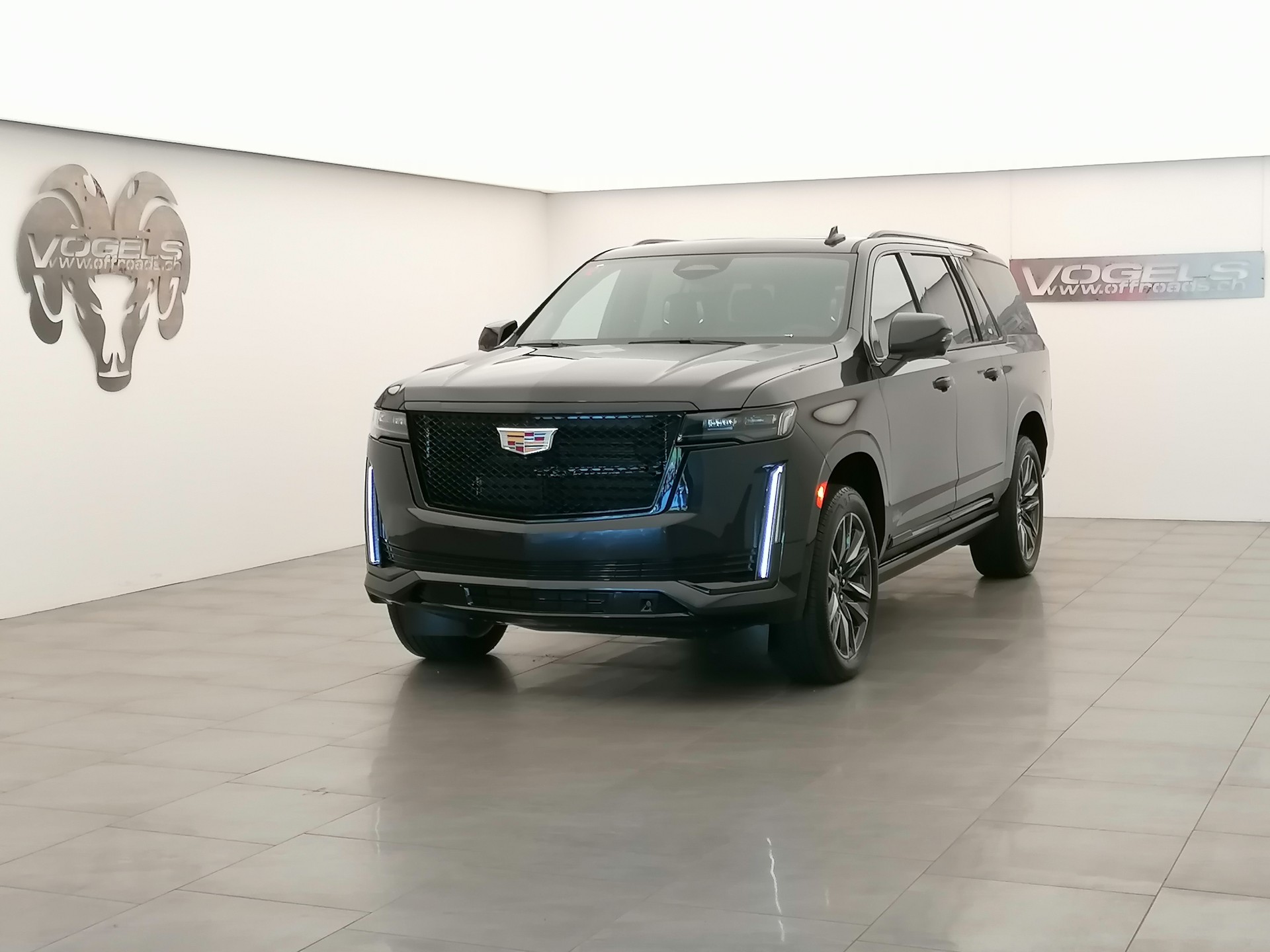 CADILLAC Escalade 6.2 ESV Platinum Sport AWD-image-0