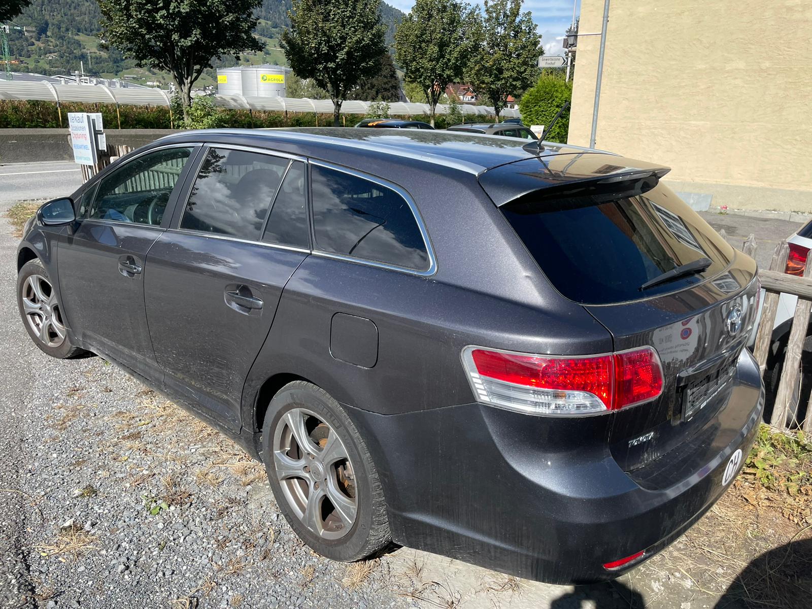 TOYOTA Avensis Sportswagon 2.2D-4D Linea Luna-image-4