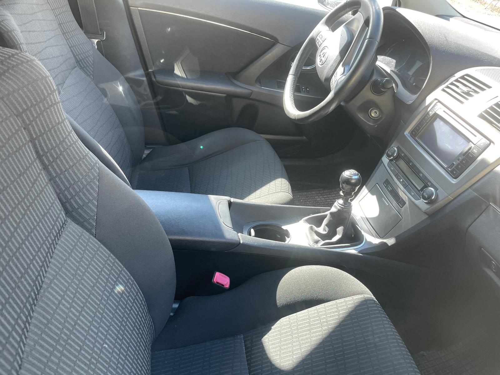TOYOTA Avensis Sportswagon 2.2D-4D Linea Luna-image-1