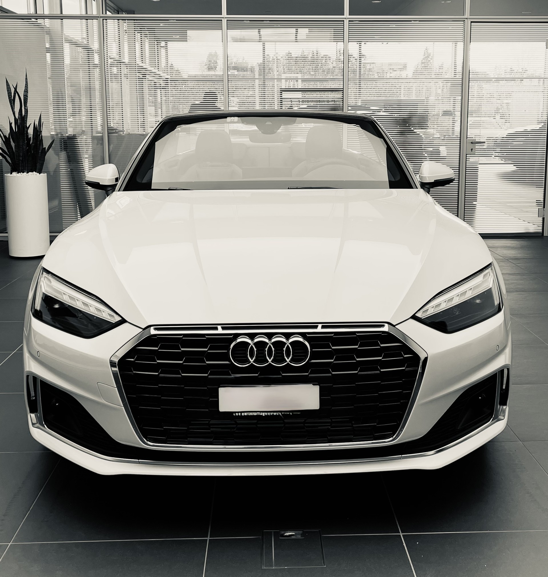 AUDI A5 Cabriolet 40 TFSI Design S-tronic-image-2