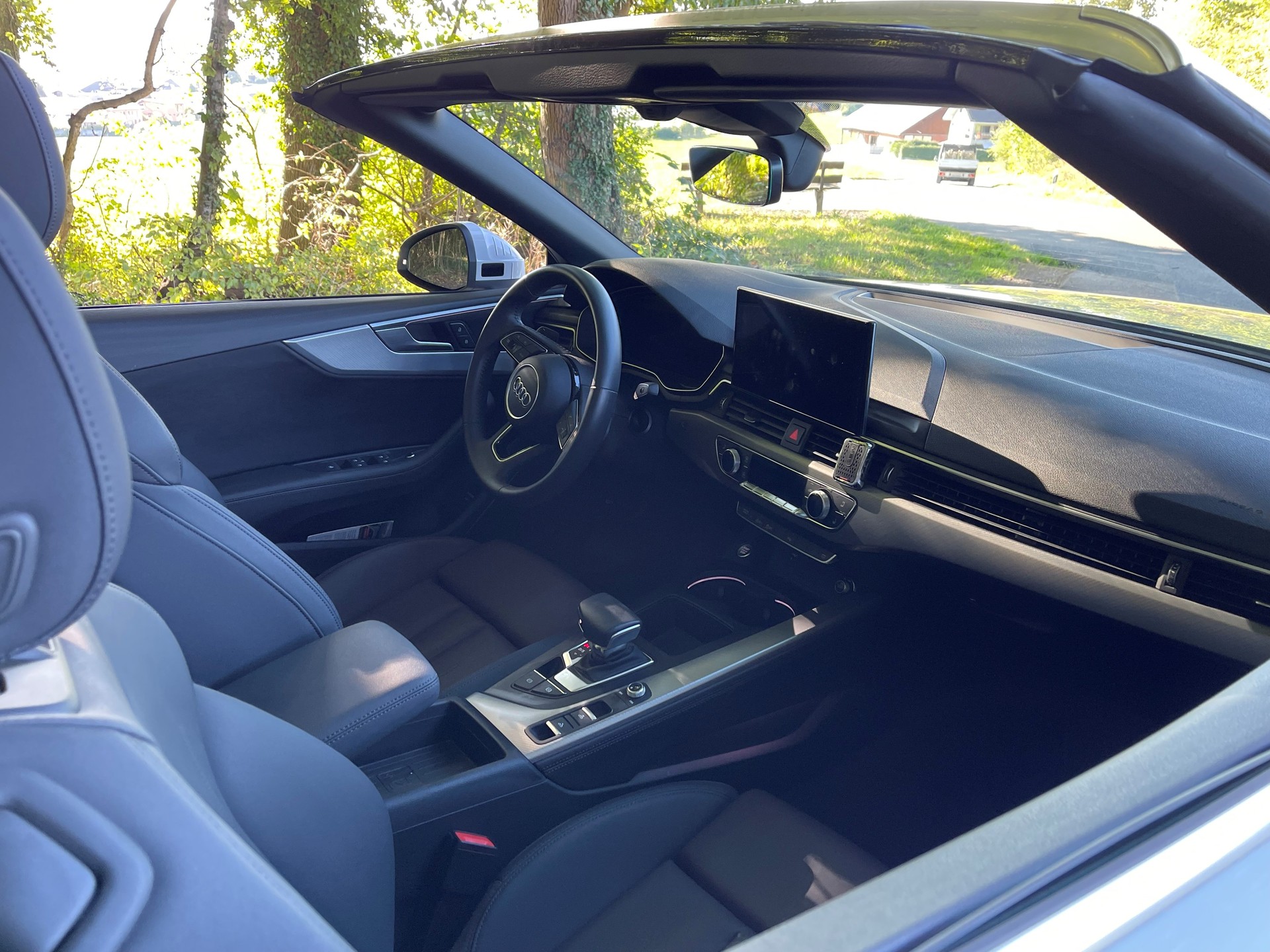AUDI A5 Cabriolet 40 TFSI Design S-tronic-image-4
