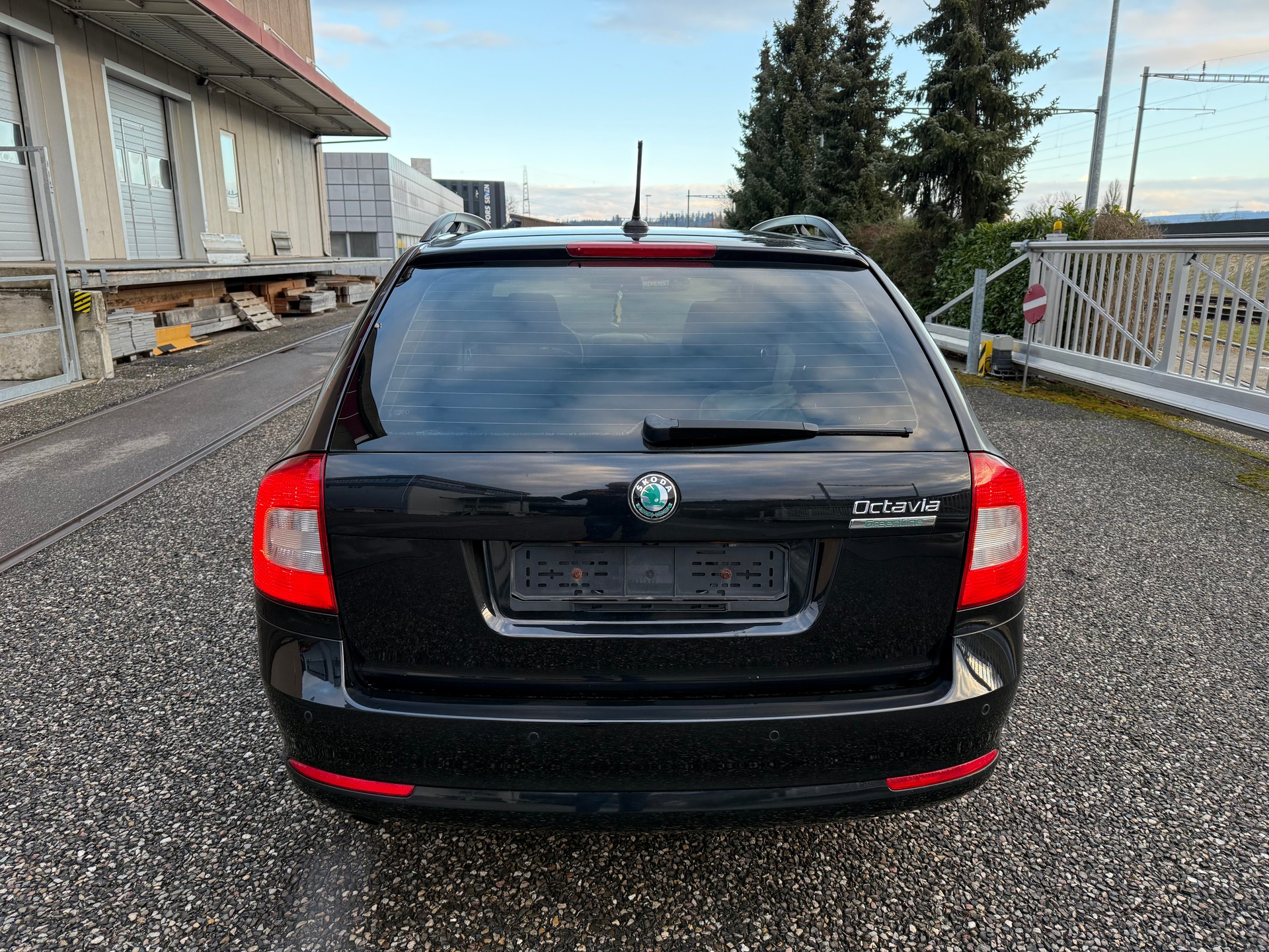 SKODA Octavia Combi 1.6 TDI Greenline-image-4