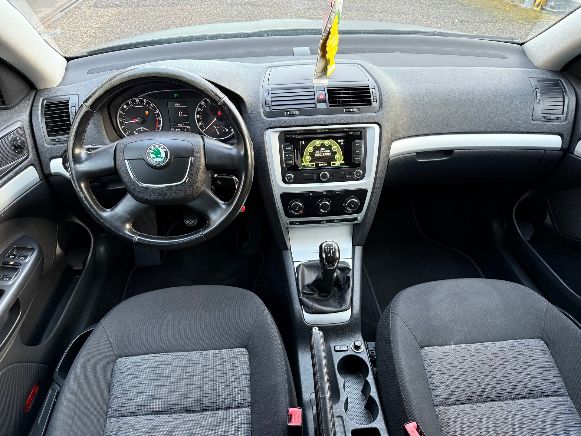SKODA Octavia Combi 1.6 TDI Greenline-image-9