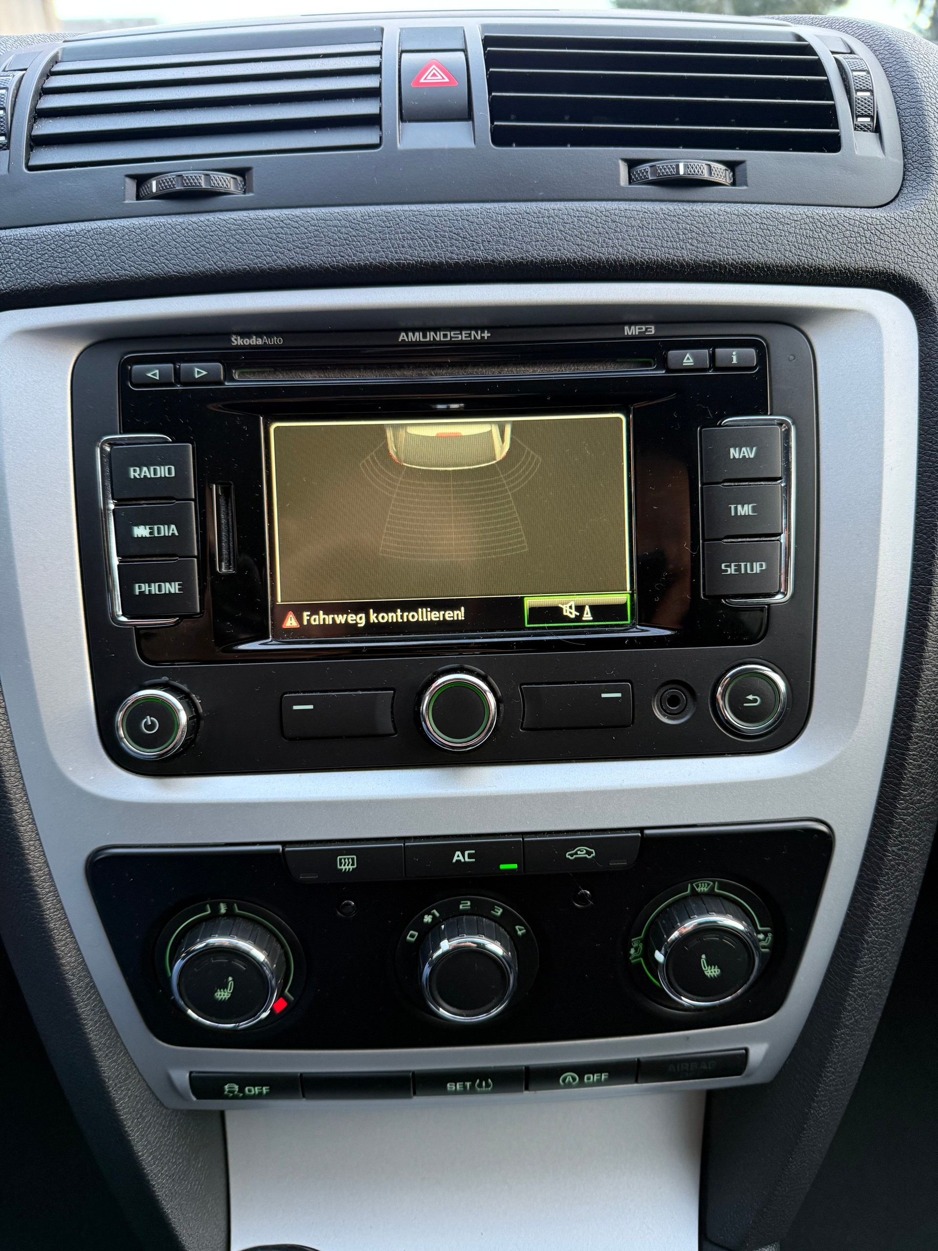SKODA Octavia Combi 1.6 TDI Greenline-image-13