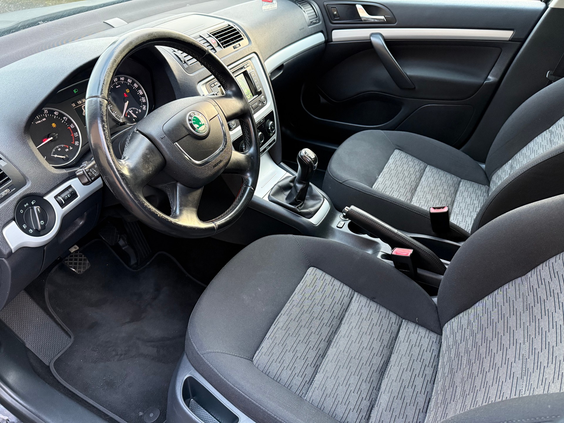 SKODA Octavia Combi 1.6 TDI Greenline-image-7