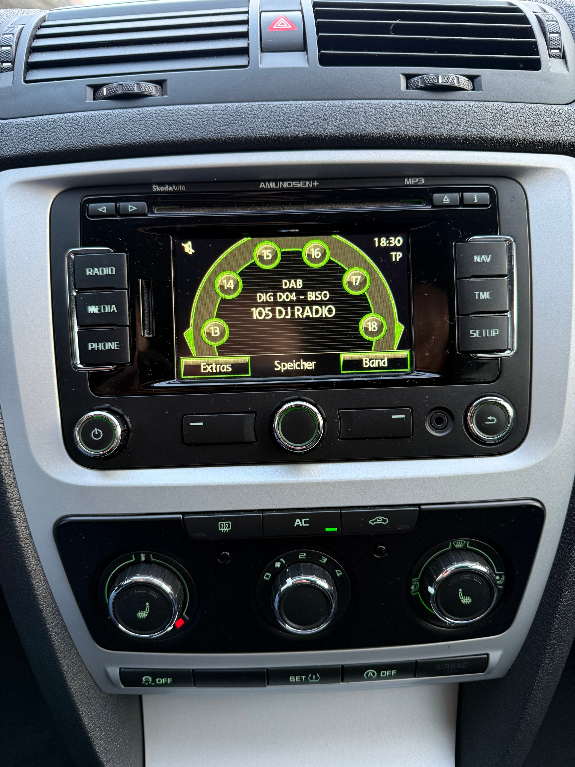 SKODA Octavia Combi 1.6 TDI Greenline-image-11