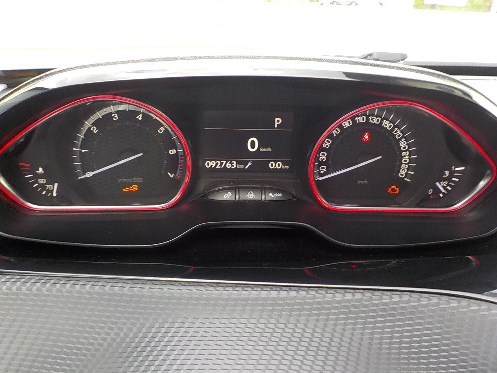 PEUGEOT 2008 1.2 PureTech GT Line EAT6-image-9