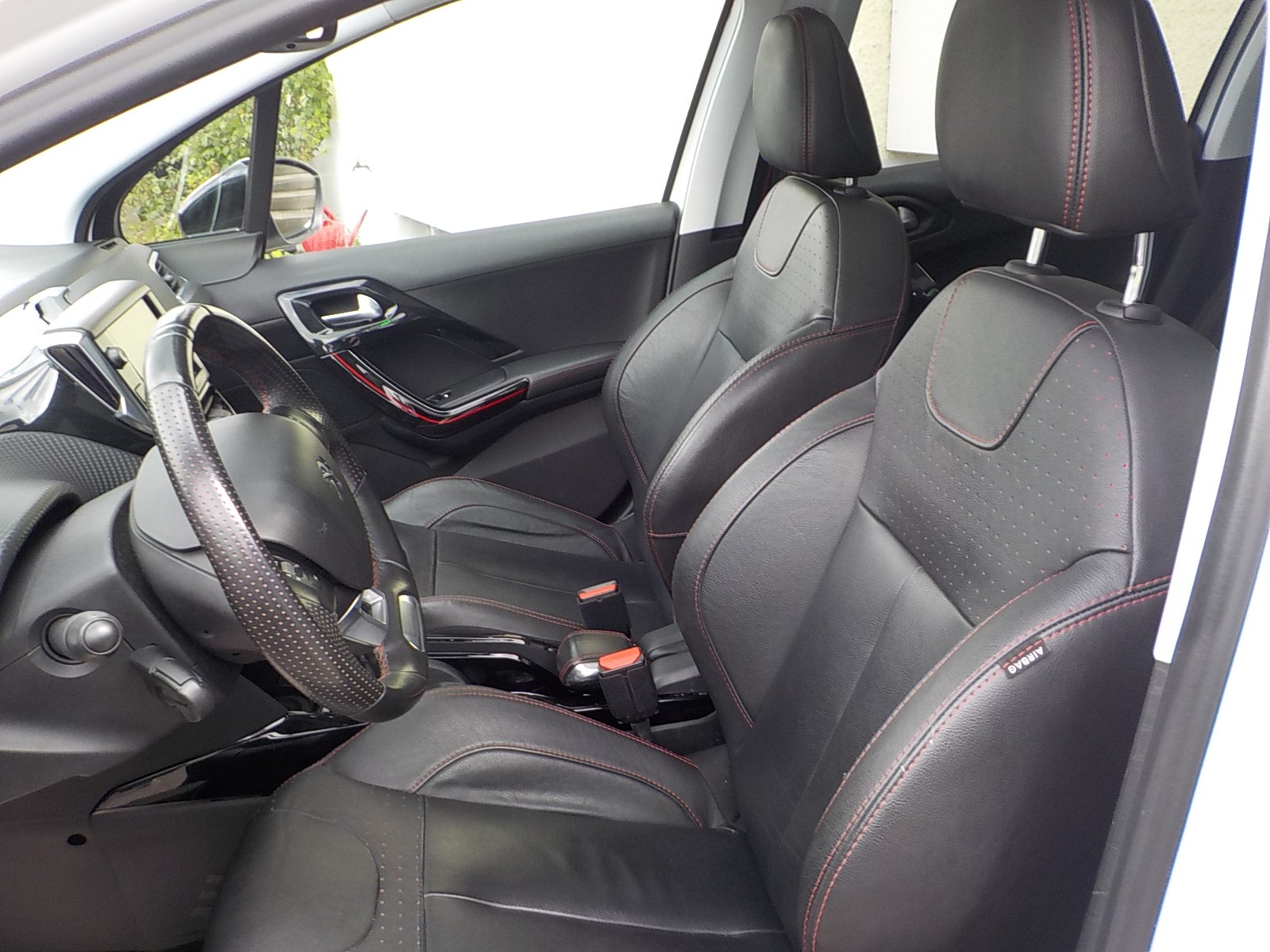 PEUGEOT 2008 1.2 PureTech GT Line EAT6-image-8