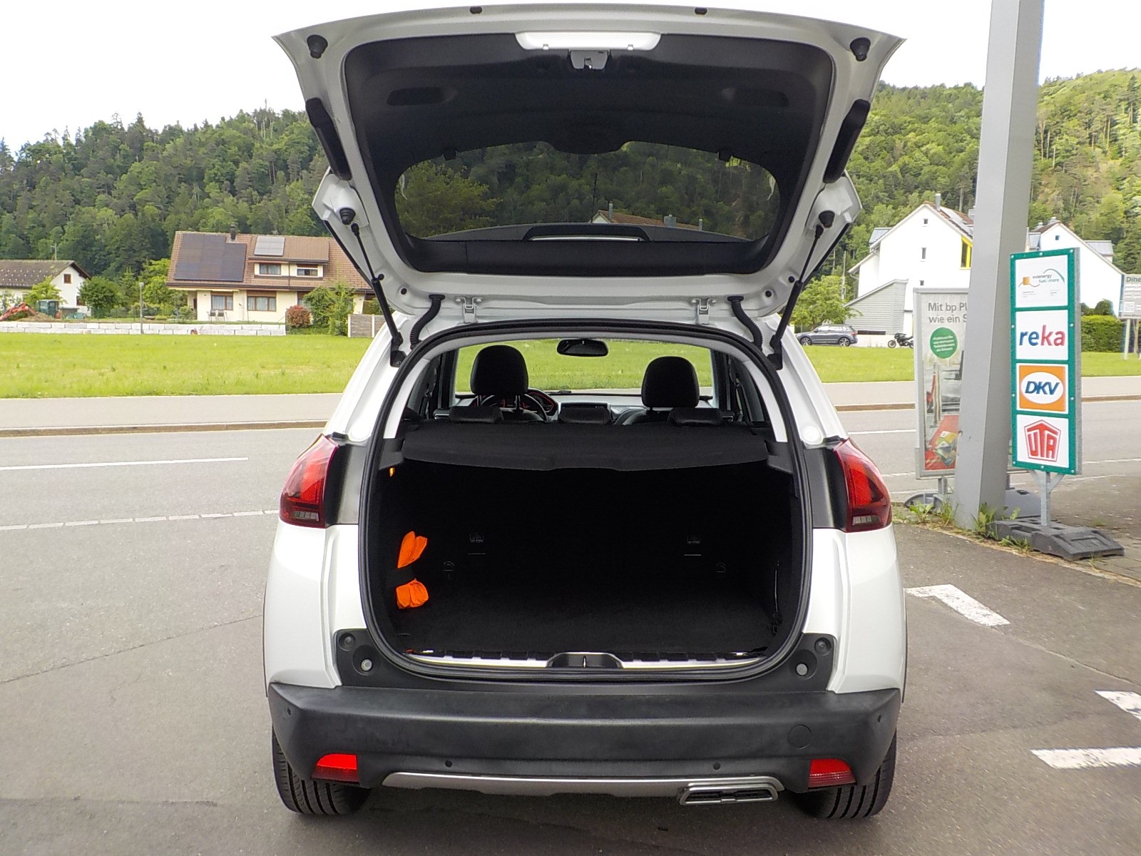 PEUGEOT 2008 1.2 PureTech GT Line EAT6-image-4
