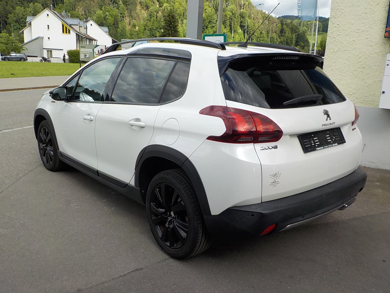 PEUGEOT 2008 1.2 PureTech GT Line EAT6-image-2