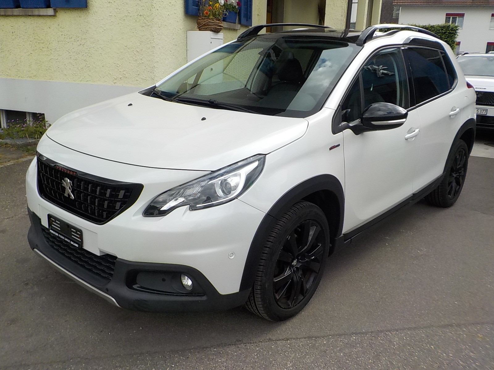 PEUGEOT 2008 1.2 PureTech GT Line EAT6-image-1