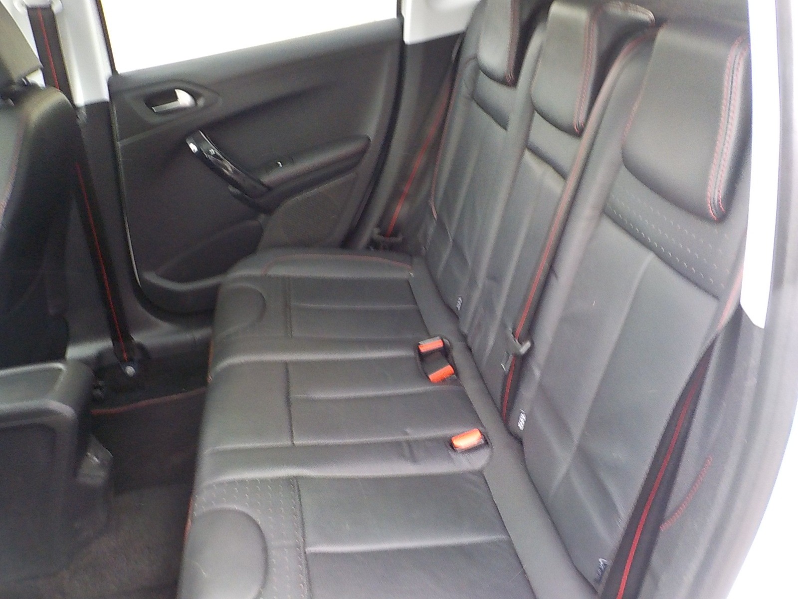 PEUGEOT 2008 1.2 PureTech GT Line EAT6-image-7