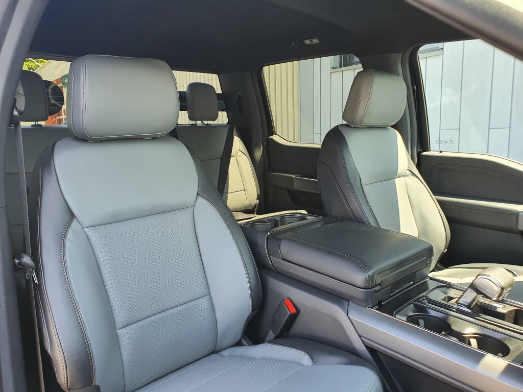 FORD F-150 Lightning DKab.Pick-up 98 kWh Lariat Launch Edition-image-10