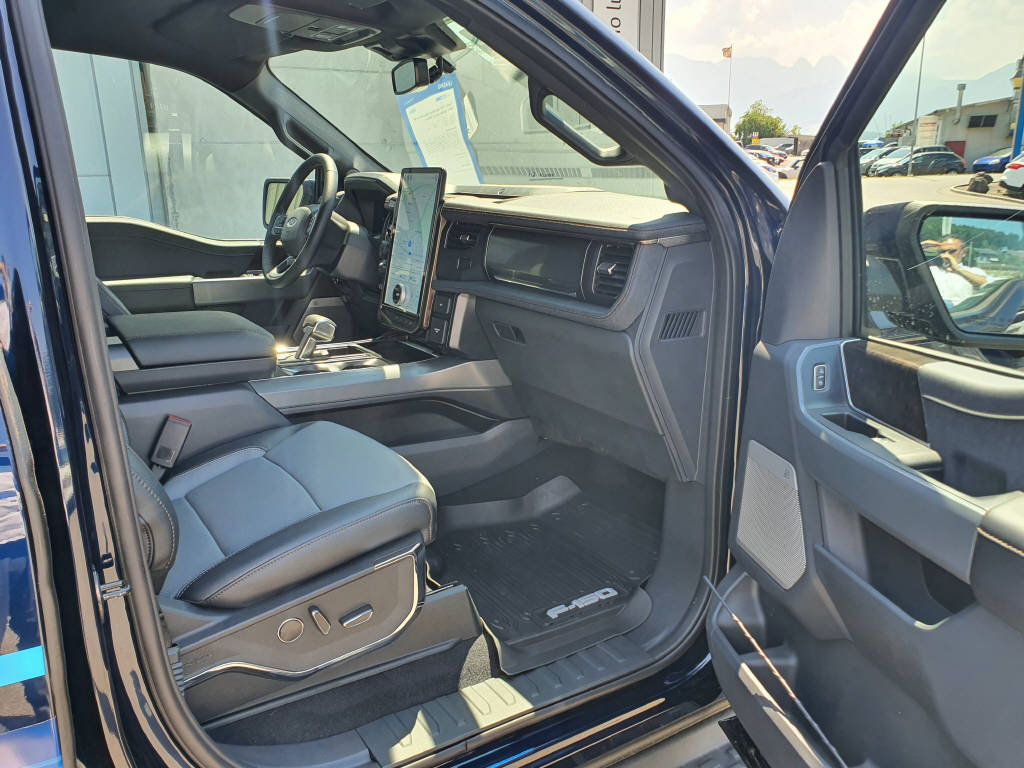 FORD F-150 Lightning DKab.Pick-up 98 kWh Lariat Launch Edition-image-9
