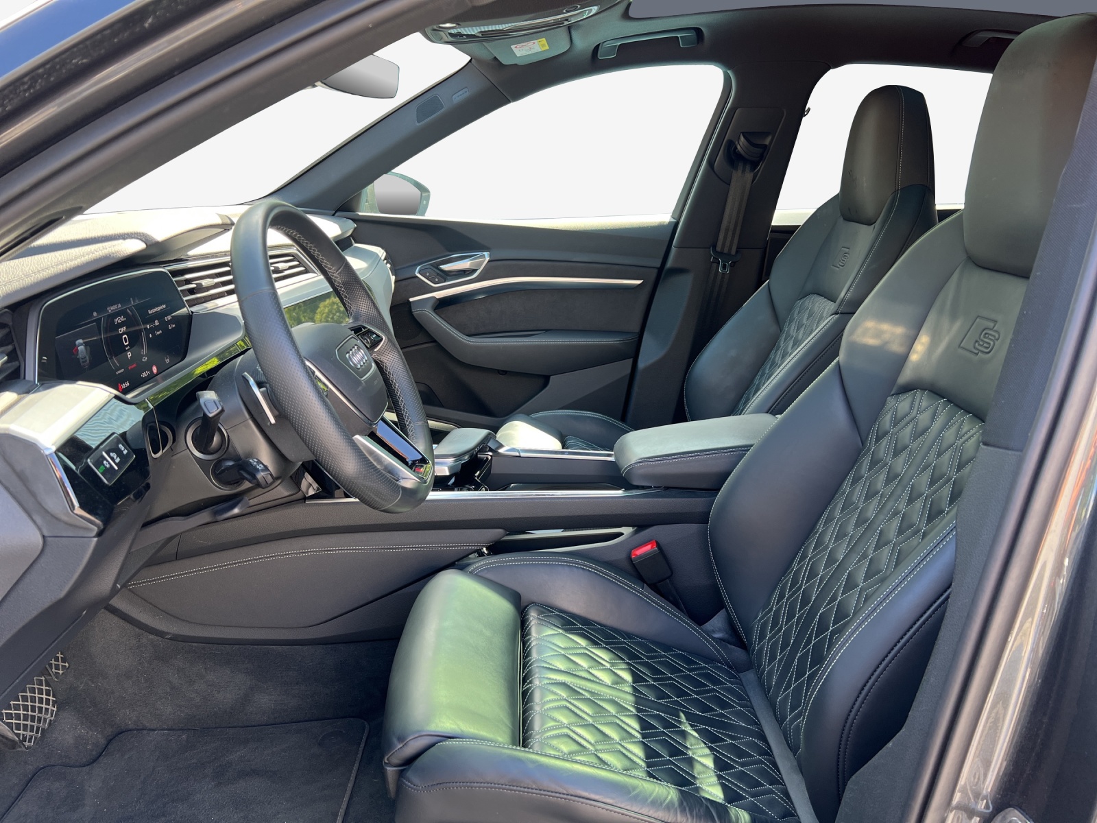 AUDI e-tron S Sportback quattro-image-7