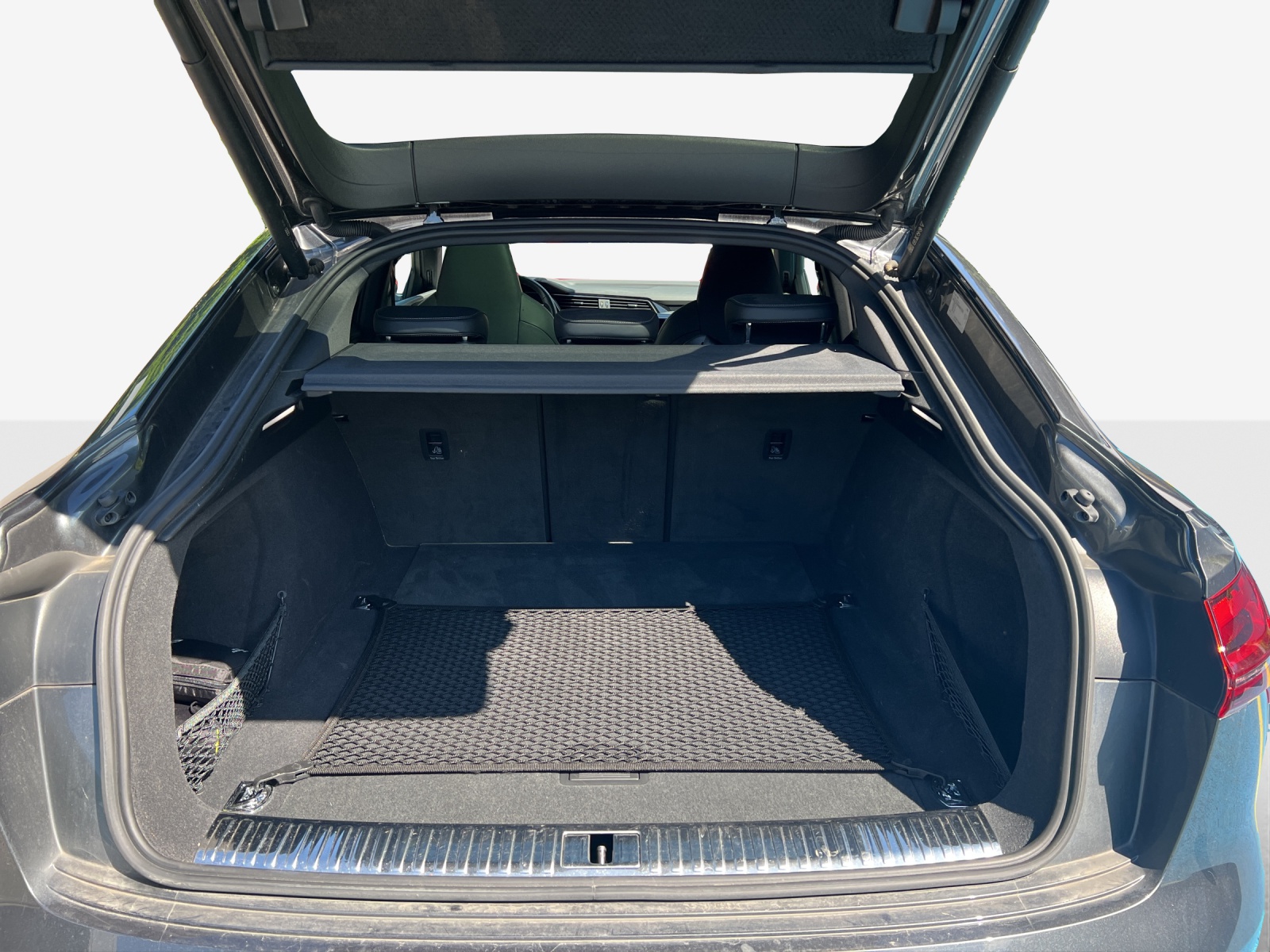 AUDI e-tron S Sportback quattro-image-12