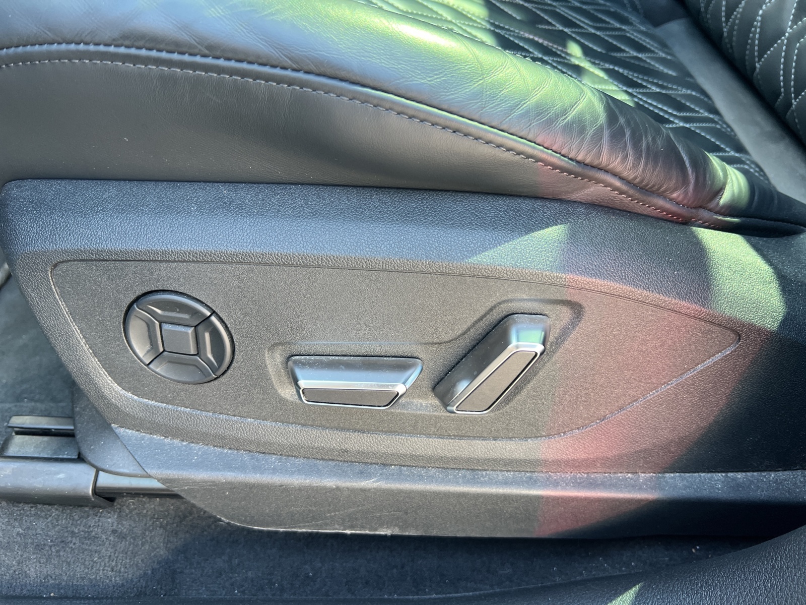 AUDI e-tron S Sportback quattro-image-14